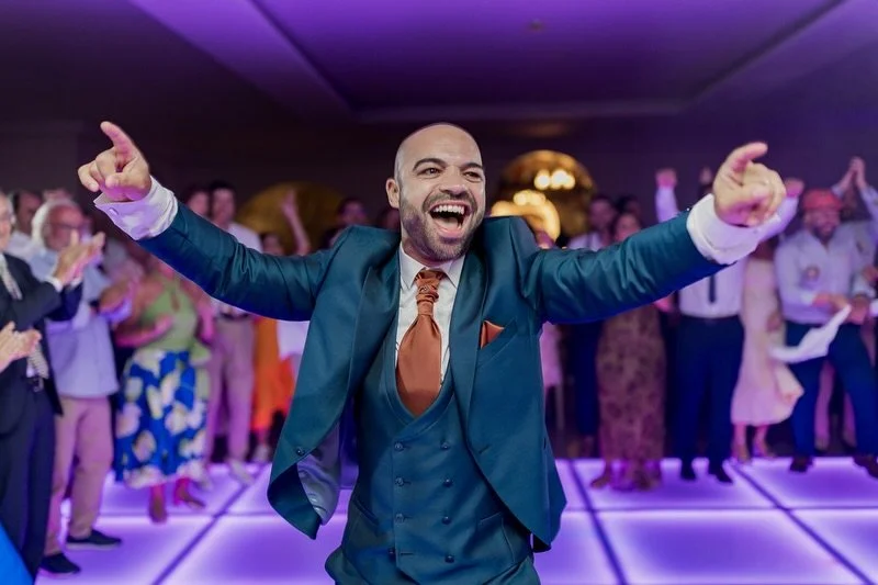 Pod&iacute;amos dar toda uma descri&ccedil;&atilde;o gigante sobre este casamento, mas vamos s&oacute; deixar um.. QUE FEST&Atilde;O!! 🔥🔥