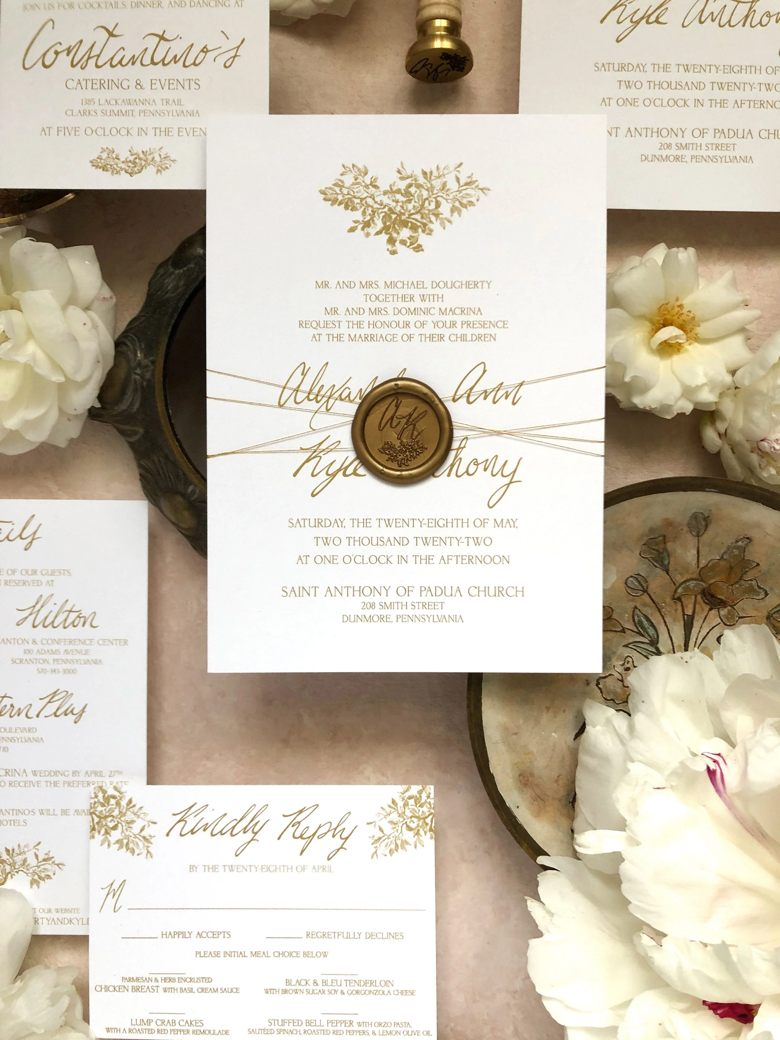 Romantic-Gold-Wedding-Invitation_CloseUpE.jpg