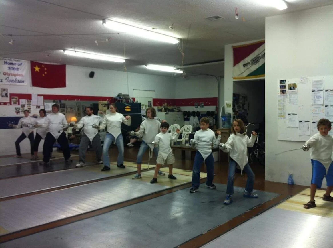 New beginner class learning to combine foot- and bladework