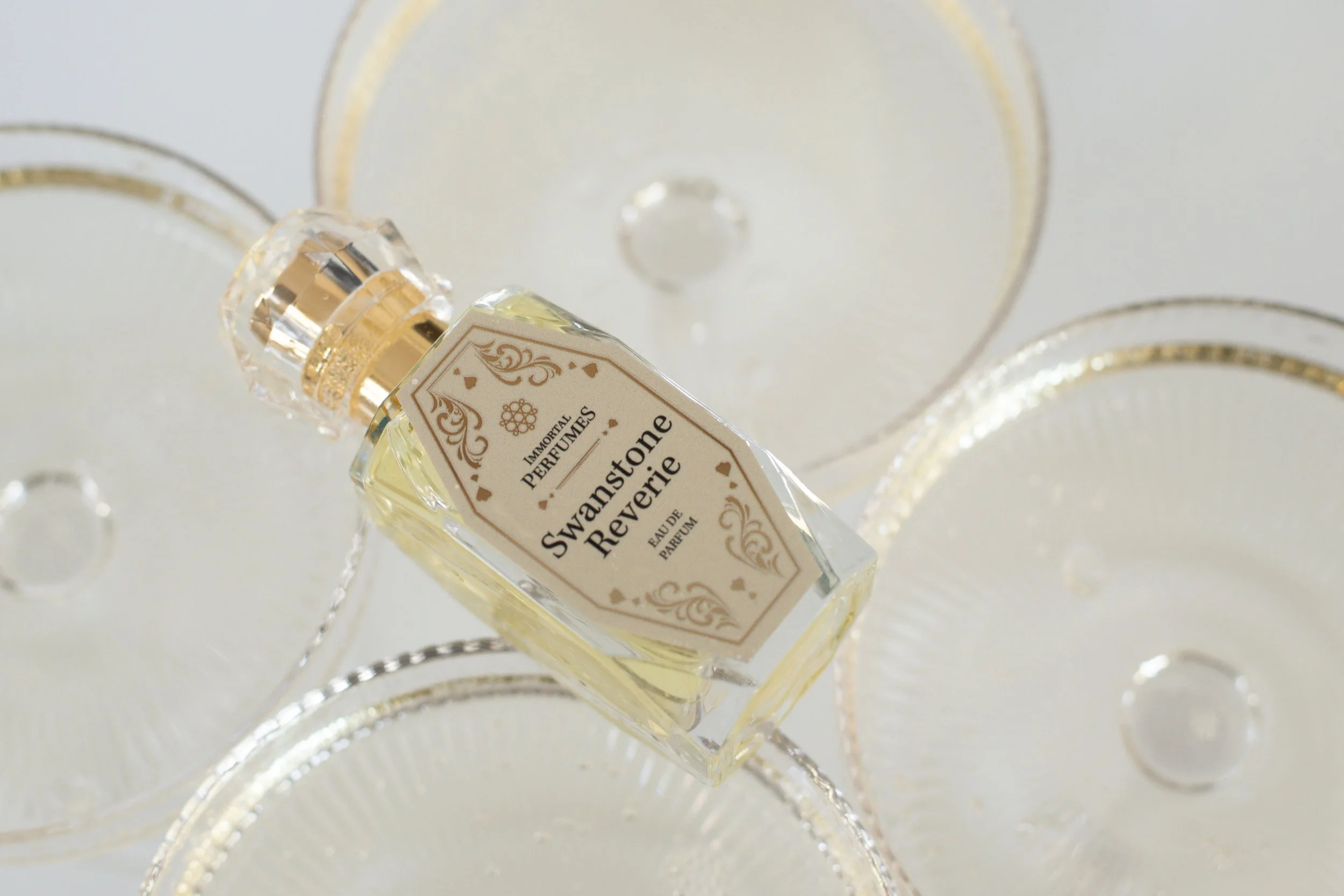 ImmortalPerfumes_SwanstoneReverie_Feathers_Champagne2.jpg