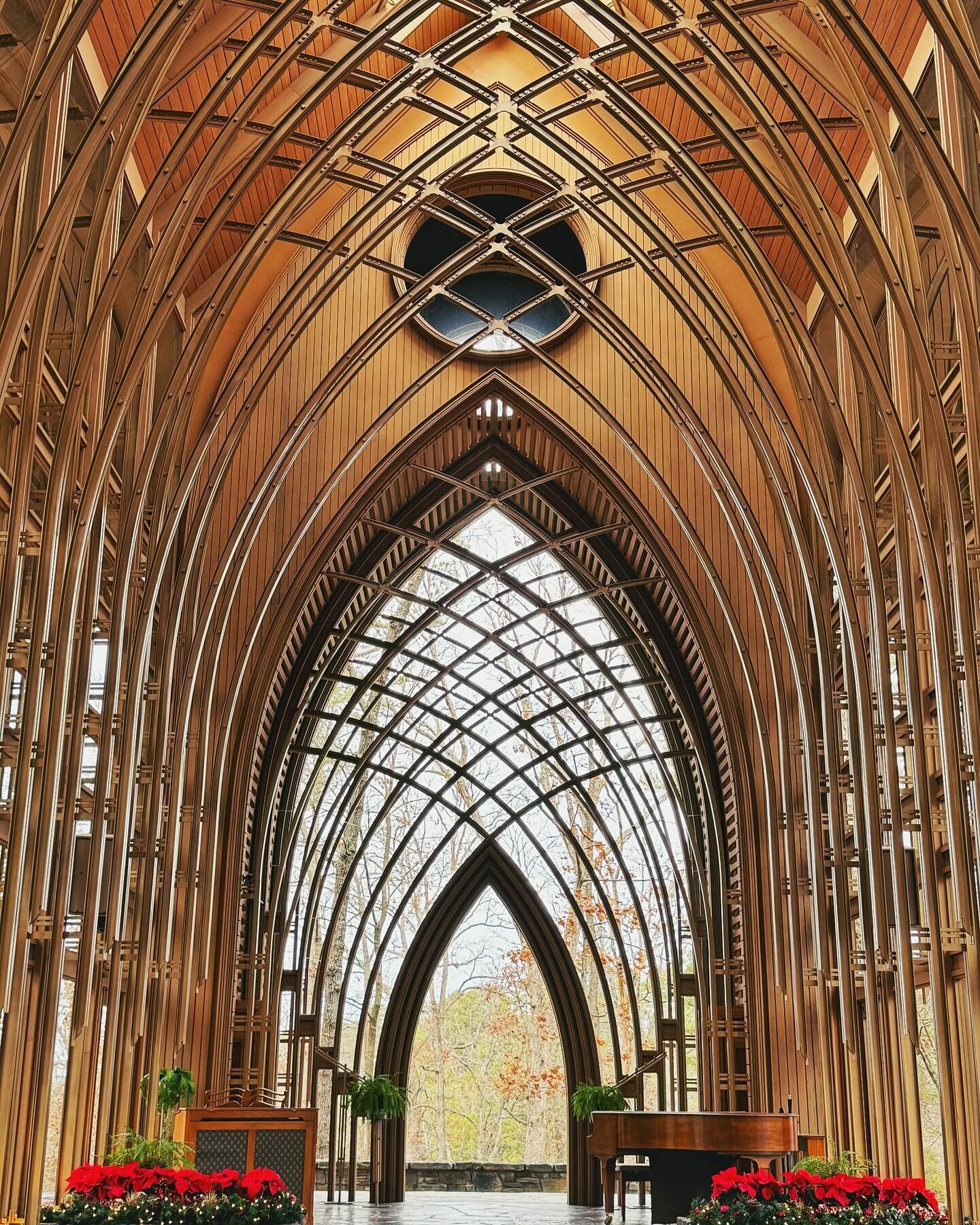 Imagine having a wedding here. Mind blown by the beautiful glass chapels in Arkansas.

#enjoyarkansas #travelarkansas #visitarkansas #shotoniphone #glasschapel