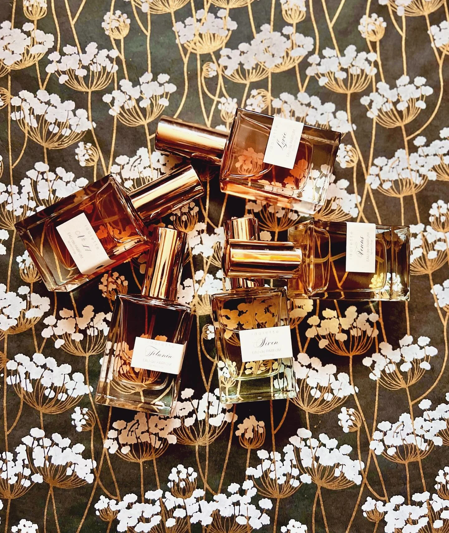 Just a January perfume pick me up.

🌾🌾🌾 

#hellogoddess #idolette #fragrance #fragrancelover #fragrancecollection #fragranceaddict #perfume #perfumecollection #perfumelovers #handmadefragrance #handmadeperfume #nicheperfumery #ّ🖤