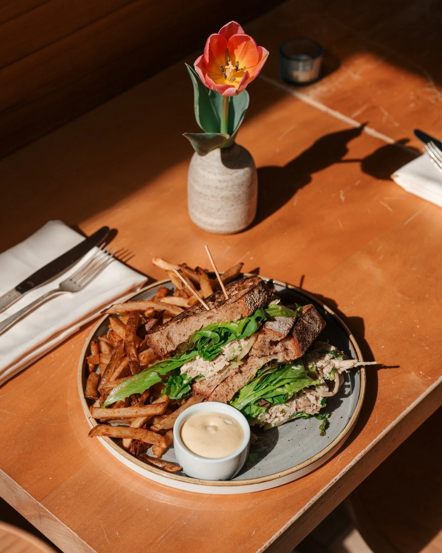 don't be afraid of a double dip ⭐️ when it tastes this good, you just have to ;) 

may brings more than just flowers! give us a visit this week and check out what's on our new spring menu 🌷 

delicious food + drinks 🍵 breakfast, lunch, dinner &amp;