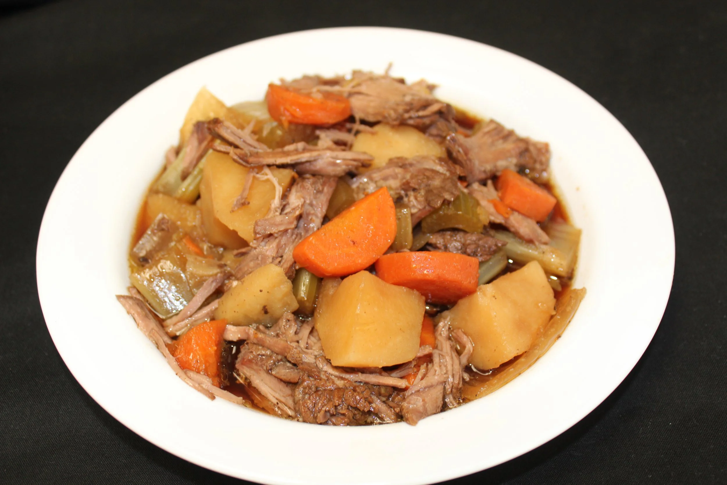 Pot Roast with Potatoes, Carrots, and Celery served with Applesauce (Family Pack)