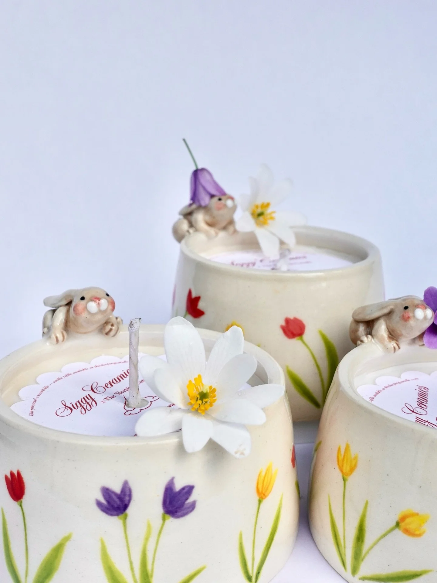 Springtime candles, filled by @thesleepingcandle with the yummiest lemon balm scent
I really love making ceramic candles, because once you burn through your wax, you can either get your candle refilled, or use the ceramic vessel as a planter, key dis