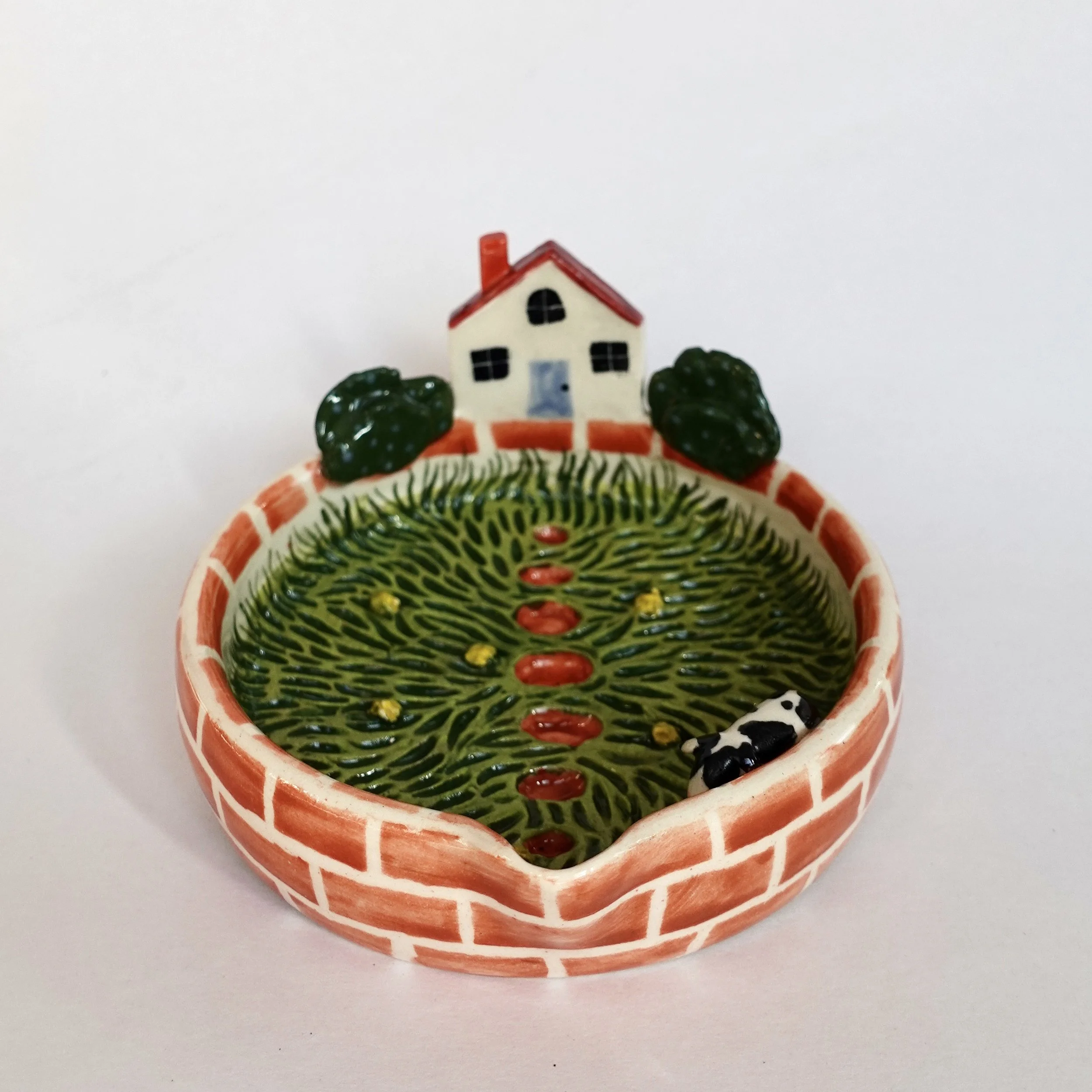 Garlic grater brick and cow