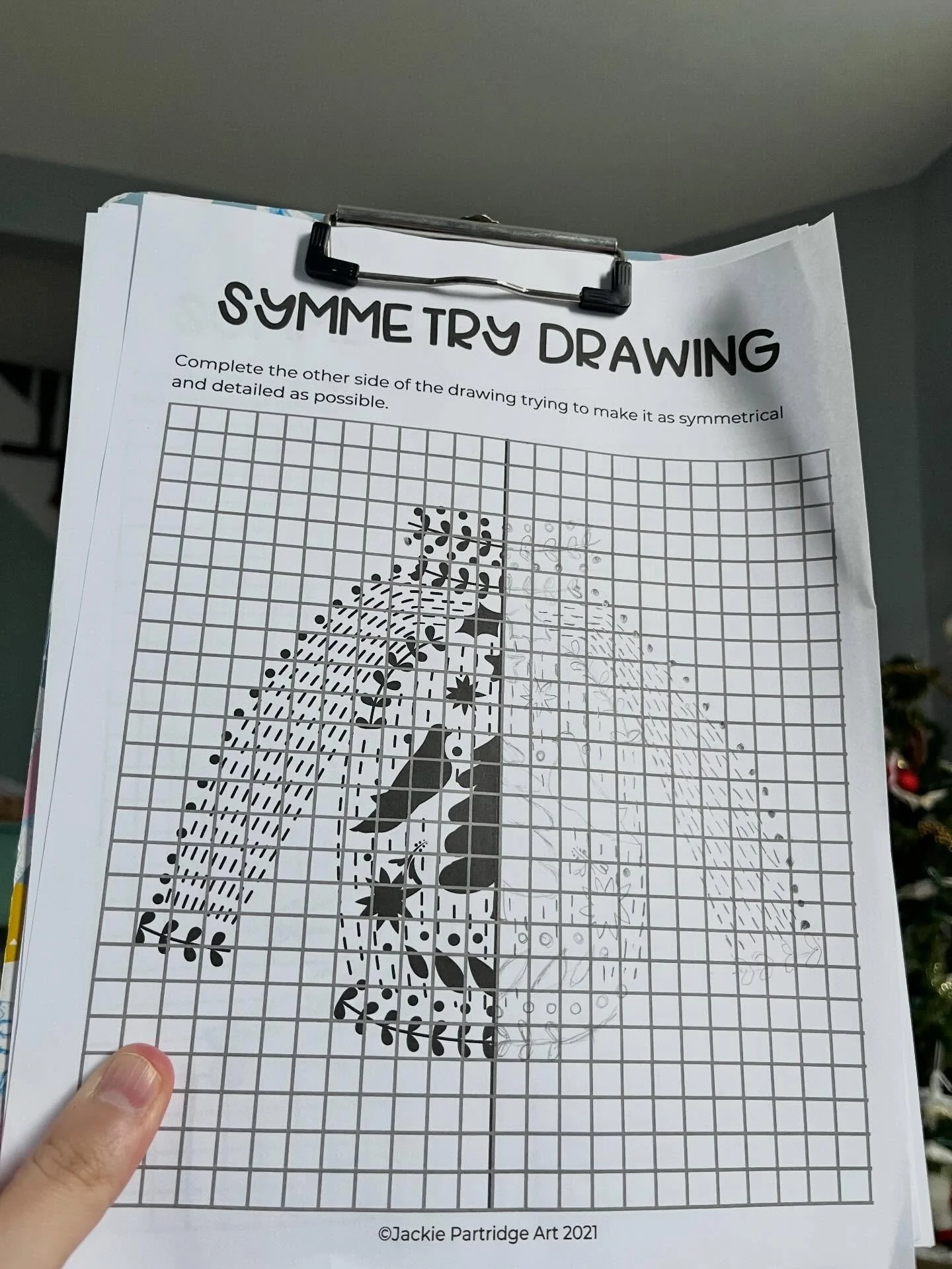 Calm winter mornings ❄️☃️
Drawing helps me find my peace. 

What's your favorite thing to draw?

#christmasdrawing #symmetrydrawing #symmetryart