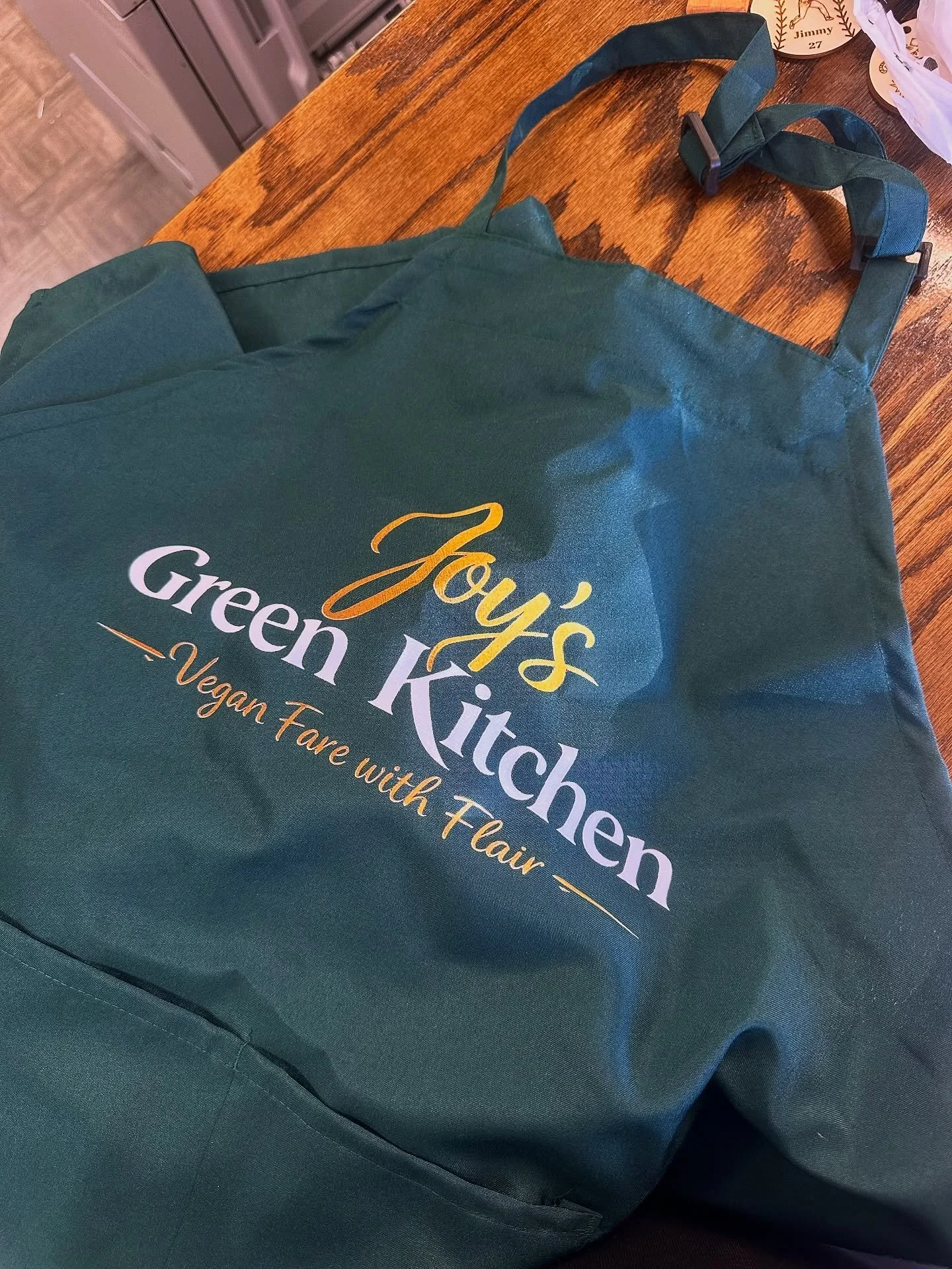 Whether you want to learn how to build bold flavor, master your favorite vegan dish, or grab your girlfriends, bring some wine, and turn your birthday into a whole cooking experience&hellip; I&rsquo;ll come to you. ✨

In-home cooking classes by Joy&r