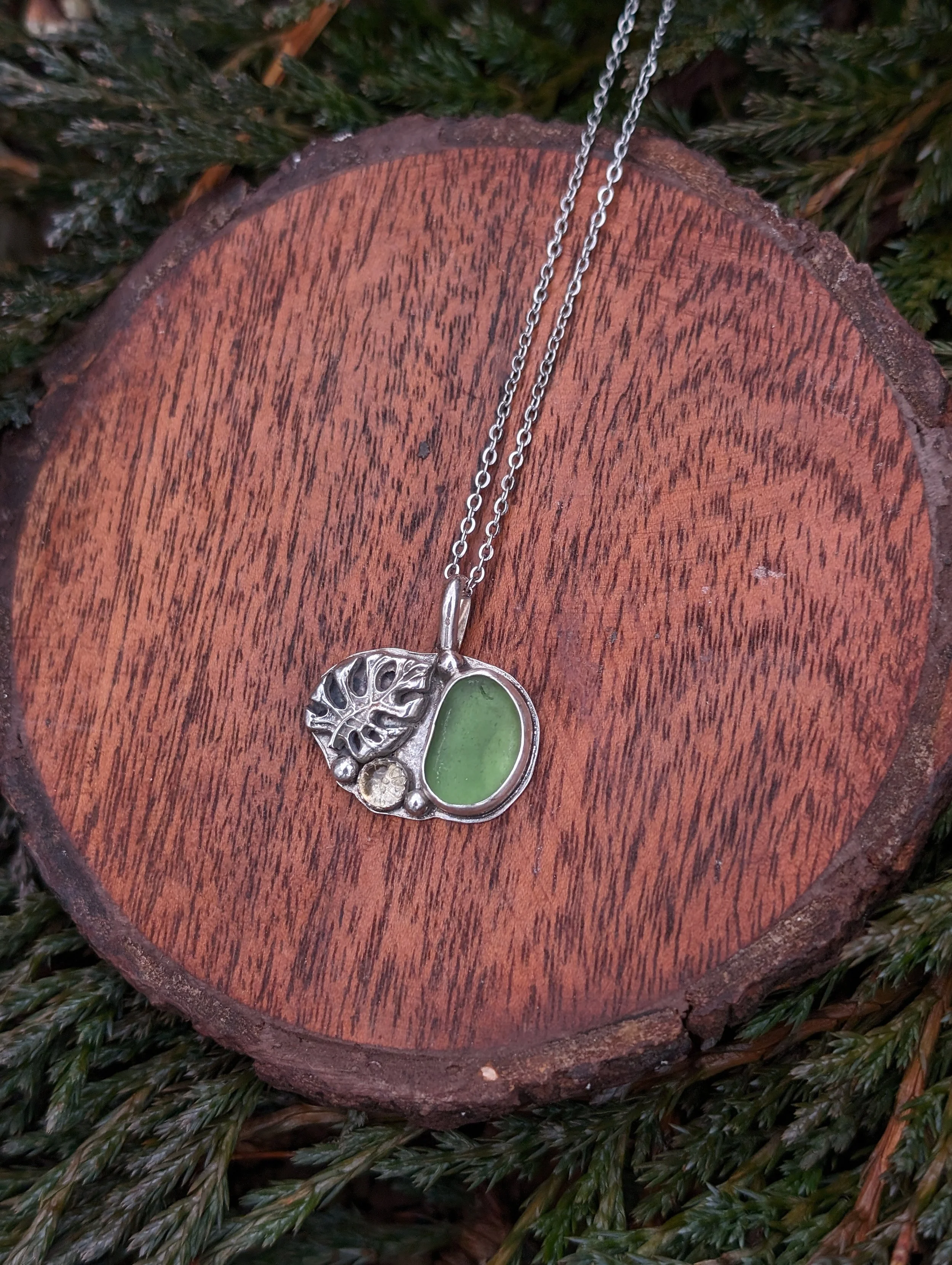 Small Monstera & Sea Glass Necklace