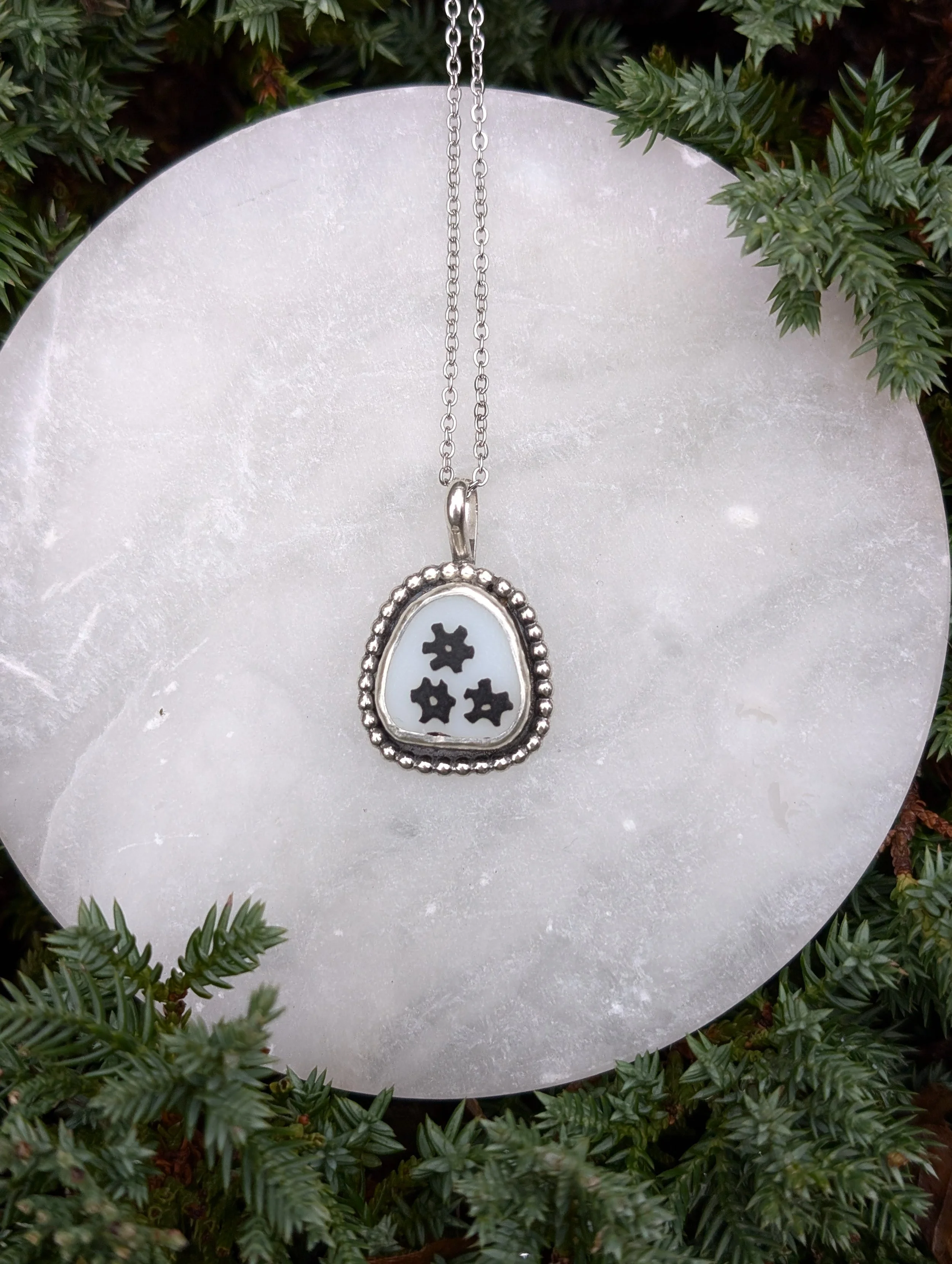 Black Gooseberry Pyrex Necklace