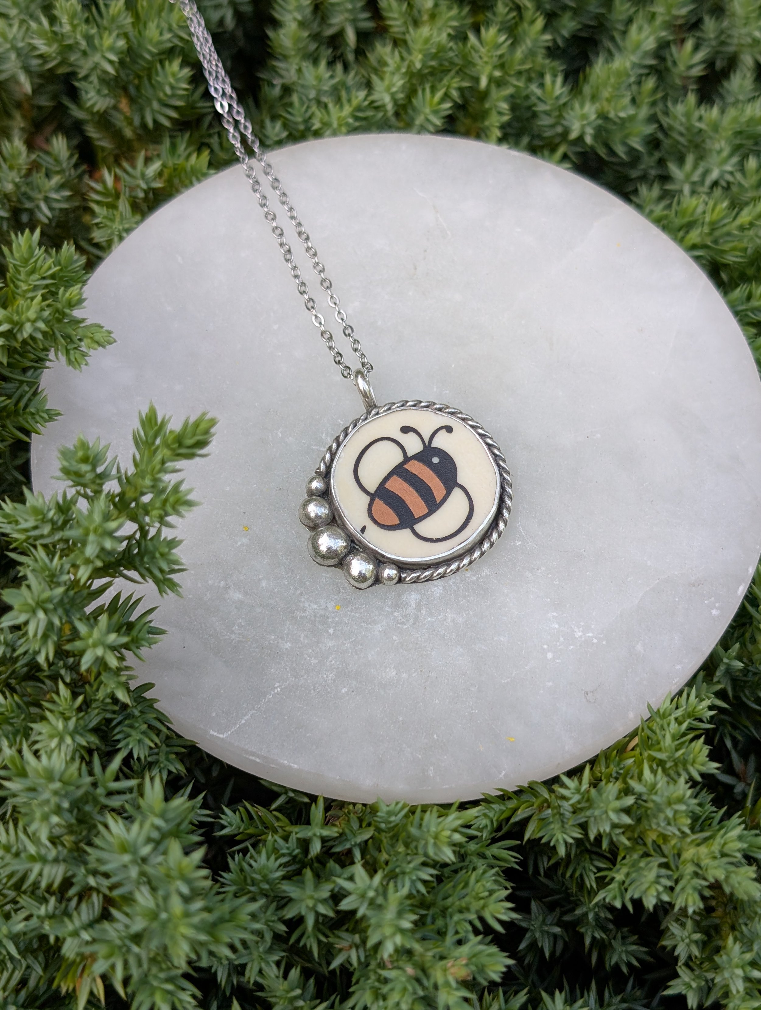Sunblossoms Corelle Necklace (Bee)