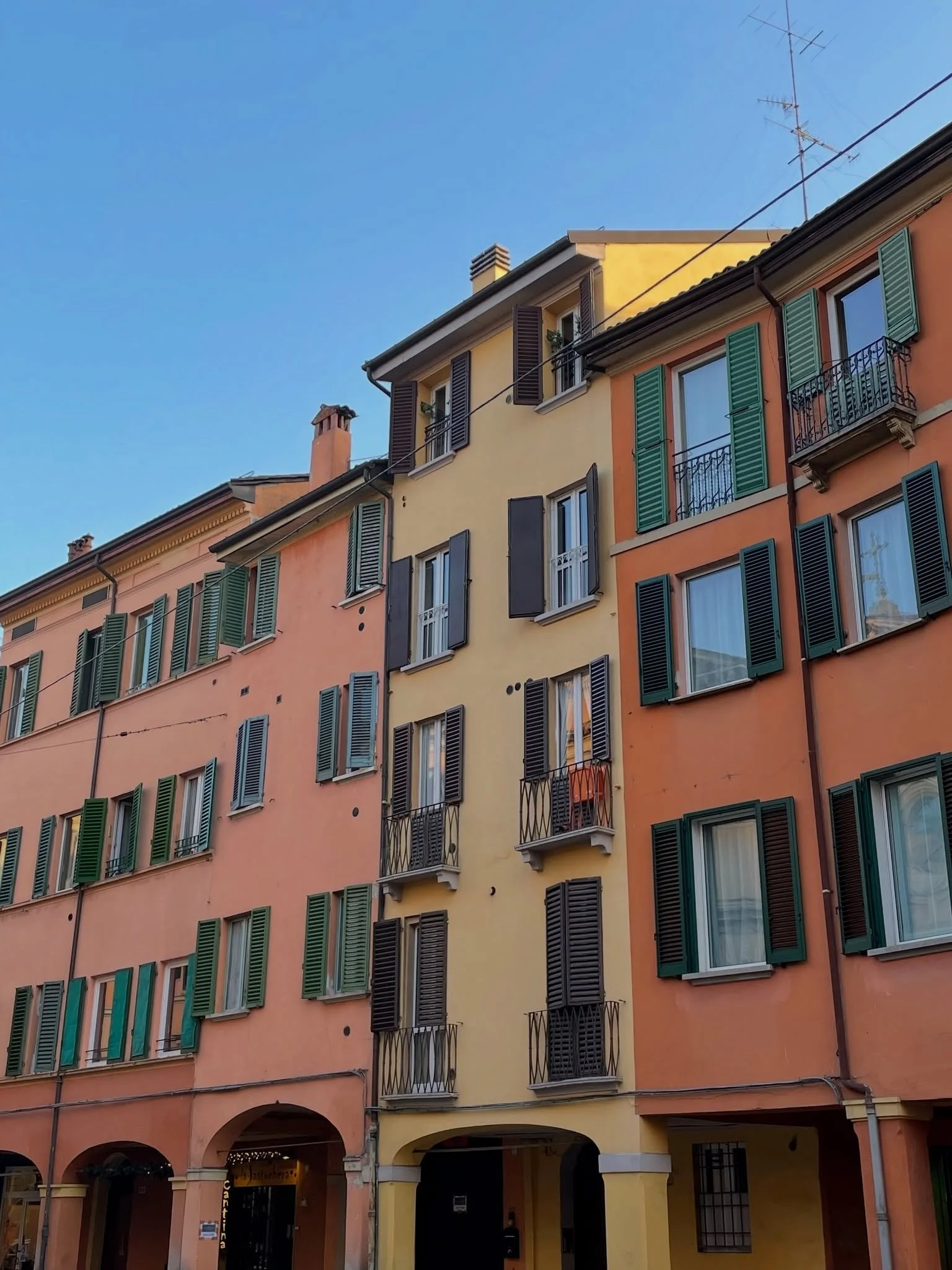 Sights and sounds of Bologna, Italy. 🇮🇹🍝🤍

This season of Society of Sound takes you there and explores the artistry and legacy of Lucio Dalla. 

Episode 5 is out now. New episodes drop every Wednesday, plus playlists to keep the listening going.