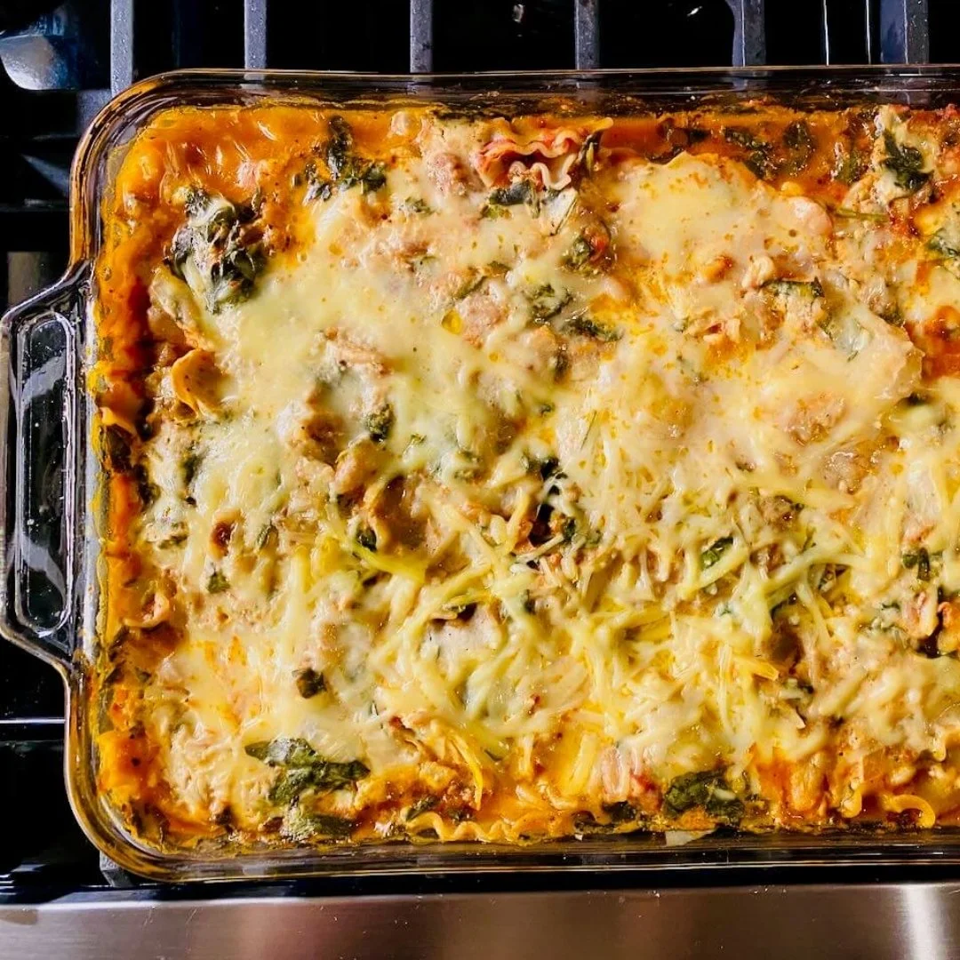 A great night for this quick, easy and delicious Veggie Pasta Casserole Dump and Bake! It's truly as easy as it sounds, and my family loves it. Win-win!
Who knew vegan + gf could look so delicious :). 

#DumpAndBake #PastaCasserole #VeganRecipe #Glut