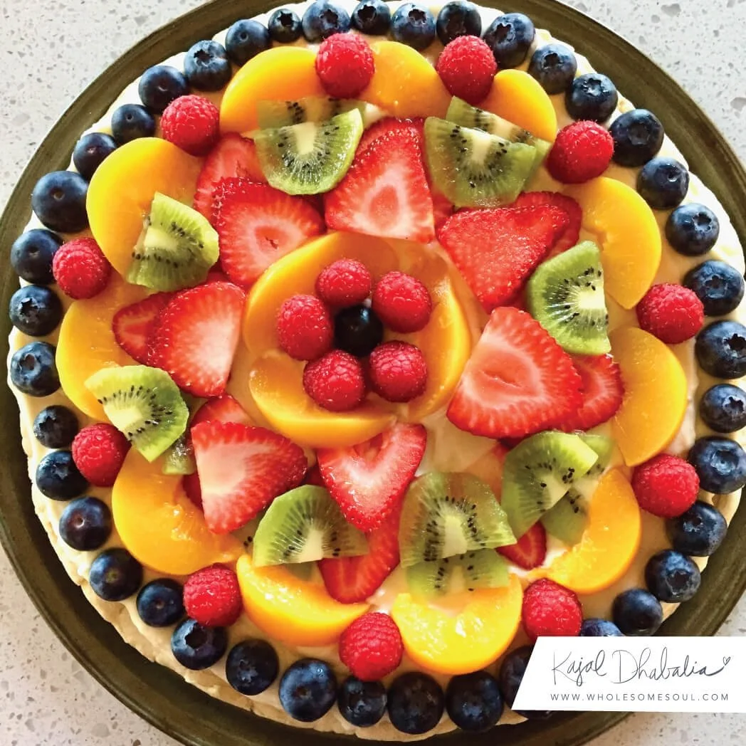 🌸 Ready to be wowed&hellip;and wow your loved ones 😊? This Fruit Pizza is a showstopper that's not only beautiful but also vegan and gluten-free! Perfect for Mother's Day celebrations or summer gatherings. 🍓

With a gluten-free sugar cookie crust,