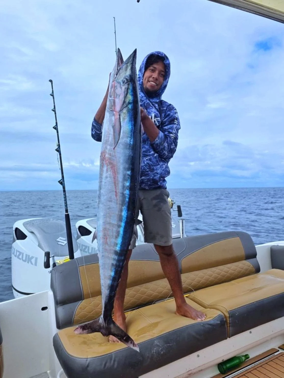 Look #HOO&rsquo;s here. 🔥 Nothing out of the ordinary for Capt. Roland Anderson to put his crew onto a prize fish, and this #wahoo almost as tall as @anderson_alford_2002 is no exception! 

📸: top_life_fishing