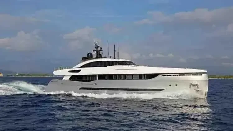 M/Y Eleonora III. 130' (40 m) Columbus 40 Hybrid. Captain/Engineer, Jan–Mar 2017. Diesel-electric hybrid.