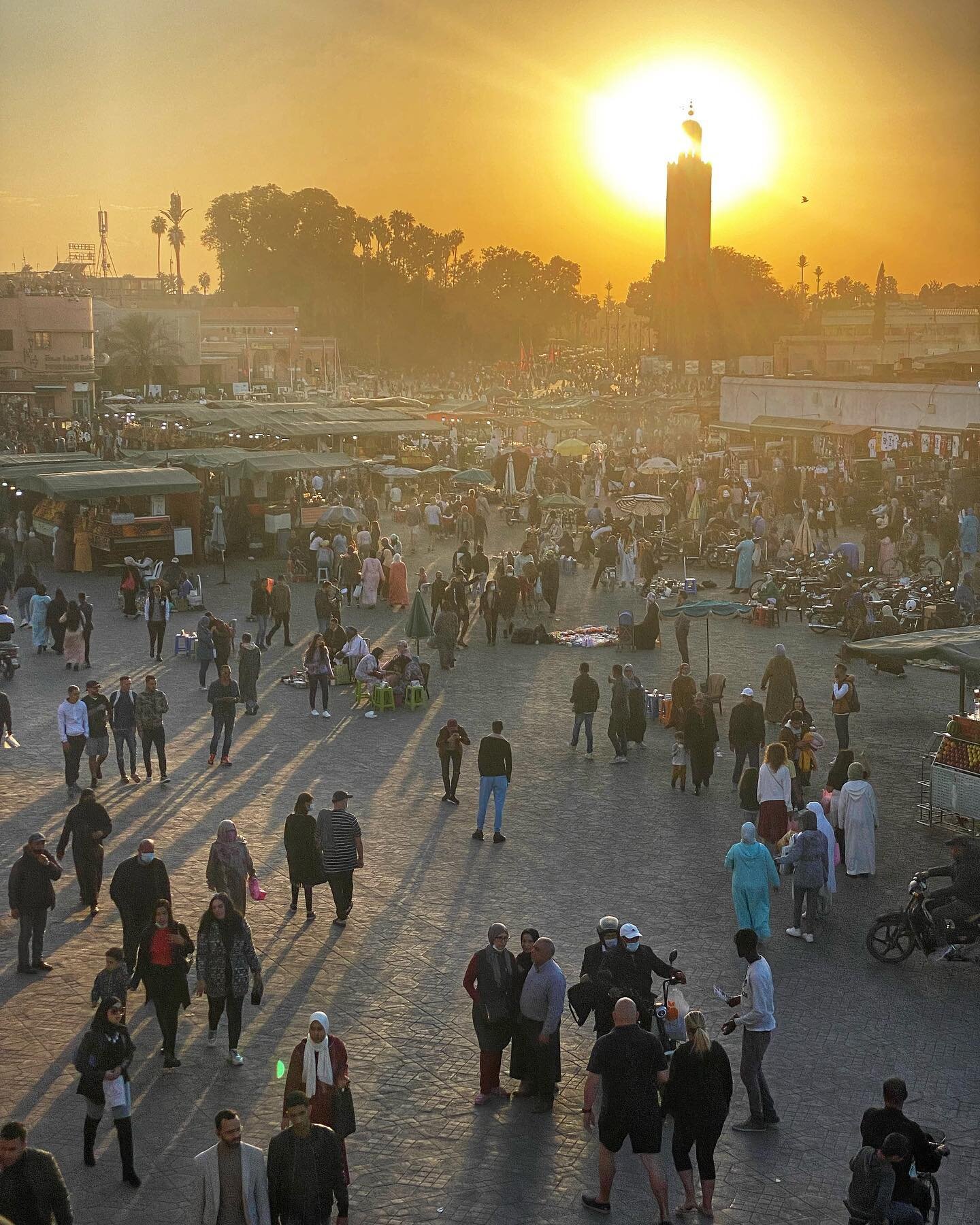 We are hoping that the sun has set for good on the Covid-19 crisis in Morocco. 
🇲🇦
Close to 80% of the population is vaccinated, tourists are back en masse, the curfew has been eliminated altogether, new cases are very low, and all the usual busine