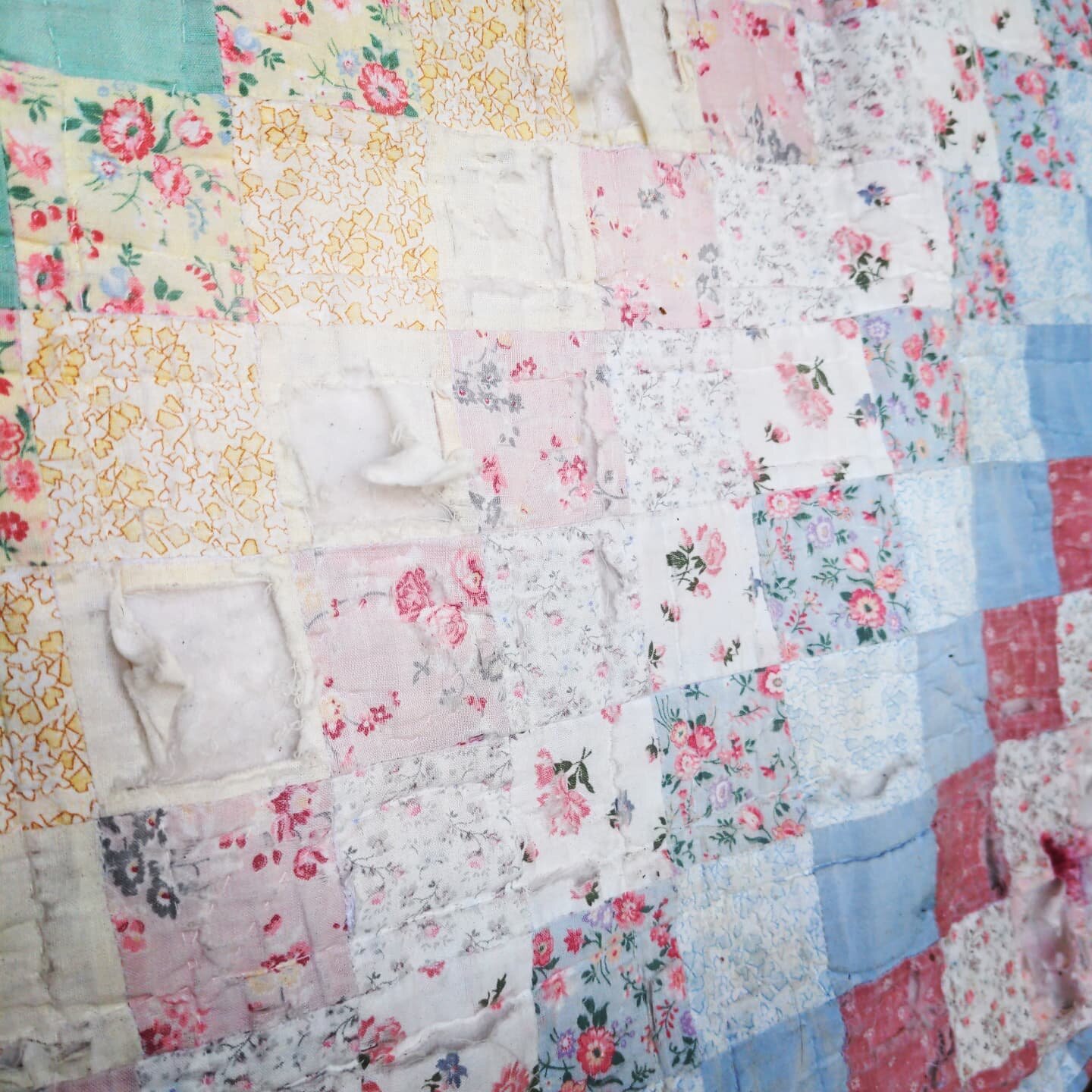 Nothing inspires me more than old tattered quilts 💕
&bull;
&bull;
#toddlermama #toddlerclothing #reapednsewn #toddlerlunch #toddlerlearning #toddlerboys #toddlerfashionista #toddlerapproved #toddlermoments #toddlereats #toddleradventures #toddleract