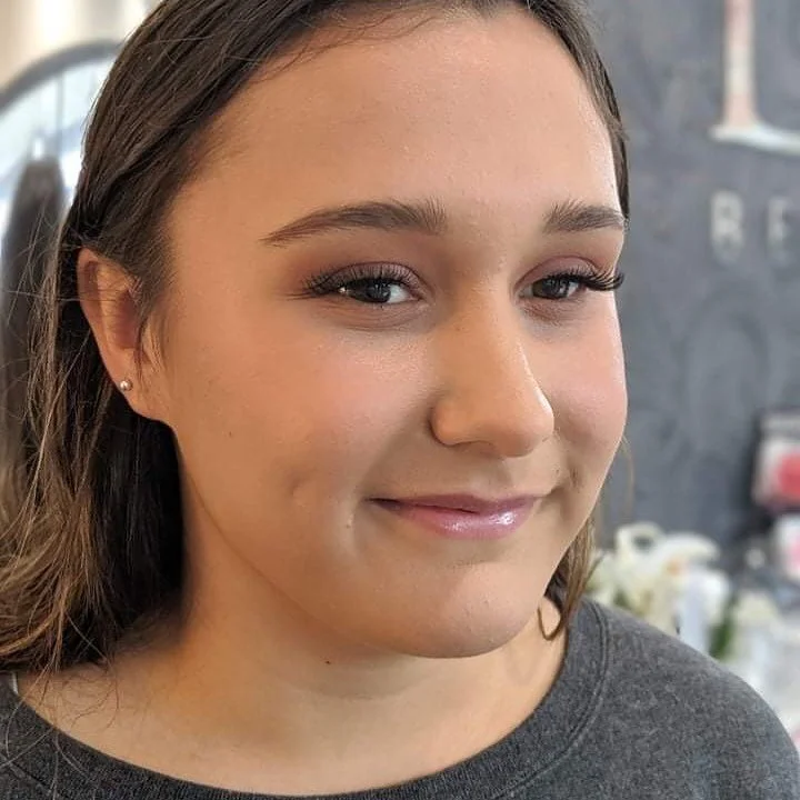 MAKE UP CALL!! 📞💄💋

It was this gorgeous girls 18th birthday over the weekend and we had the pleasure of doing her makeup and making her look a-mazing! 😍

We were able to achieve a natural look with smoky plum shadow,  a pink gloss and a bit of c