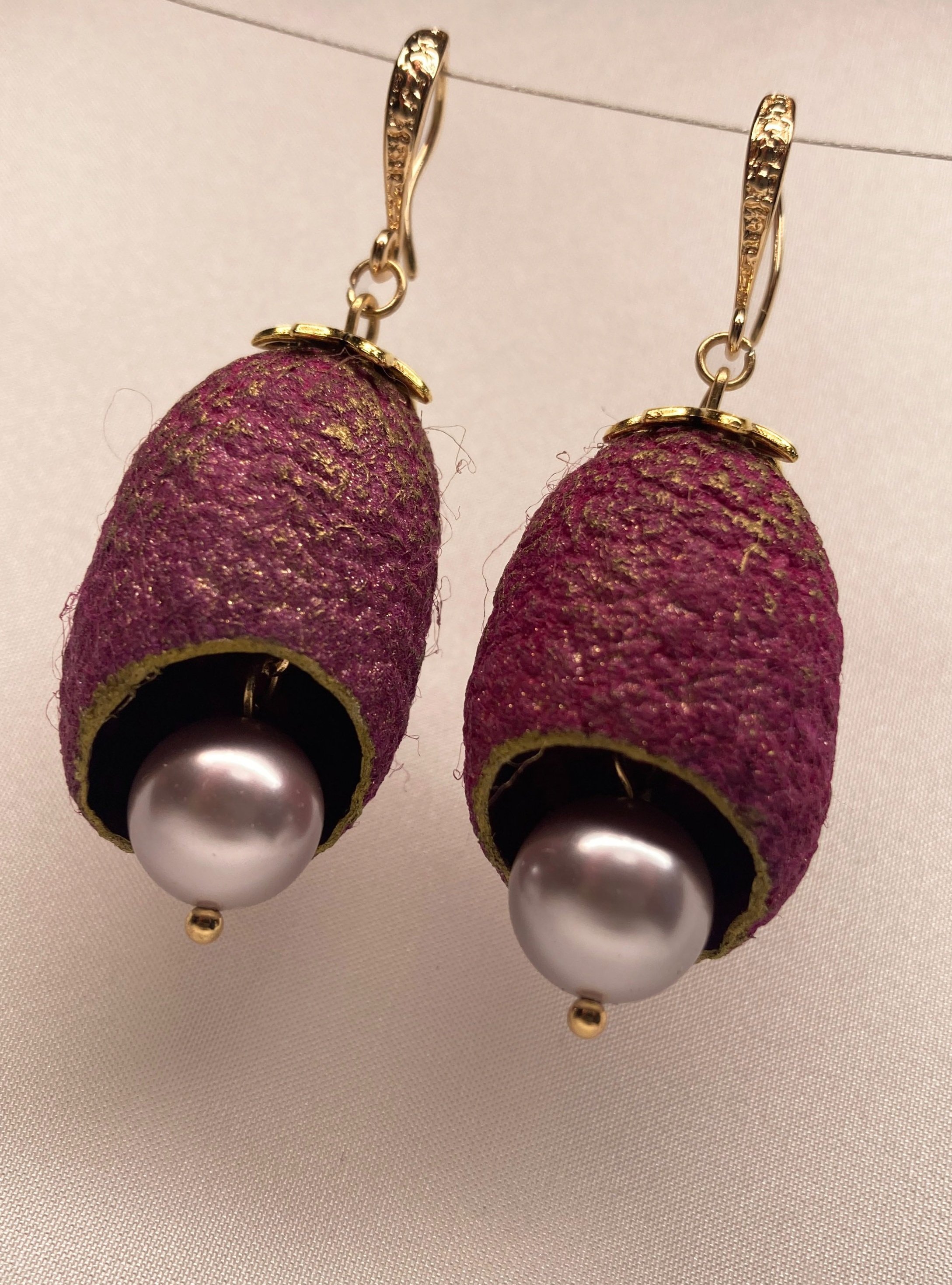 Bordeaux+with+light+pink+pearl+bead+2.jpg