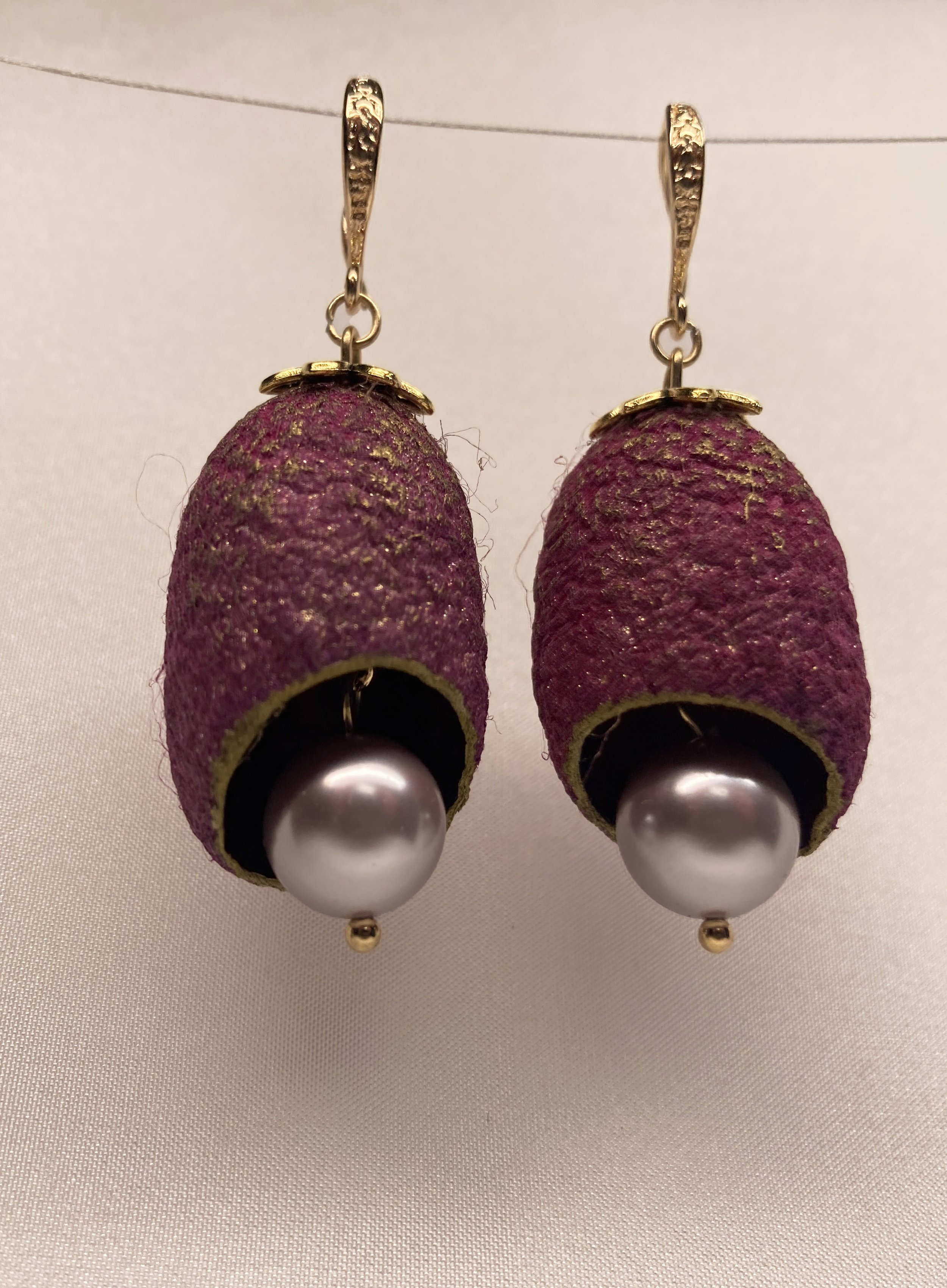 Bordeaux with light pink pearl bead 3.jpg