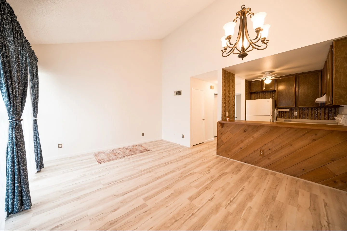 $2,300 / month &middot; Available Now
1 Bed | 1 Bath | 700 sq ft

This renovated 1-bed, 1-bath condo at 1124 Eureka Street proves you don&rsquo;t need a massive footprint to live well in San Diego. High ceilings, new flooring, fresh paint, and modern