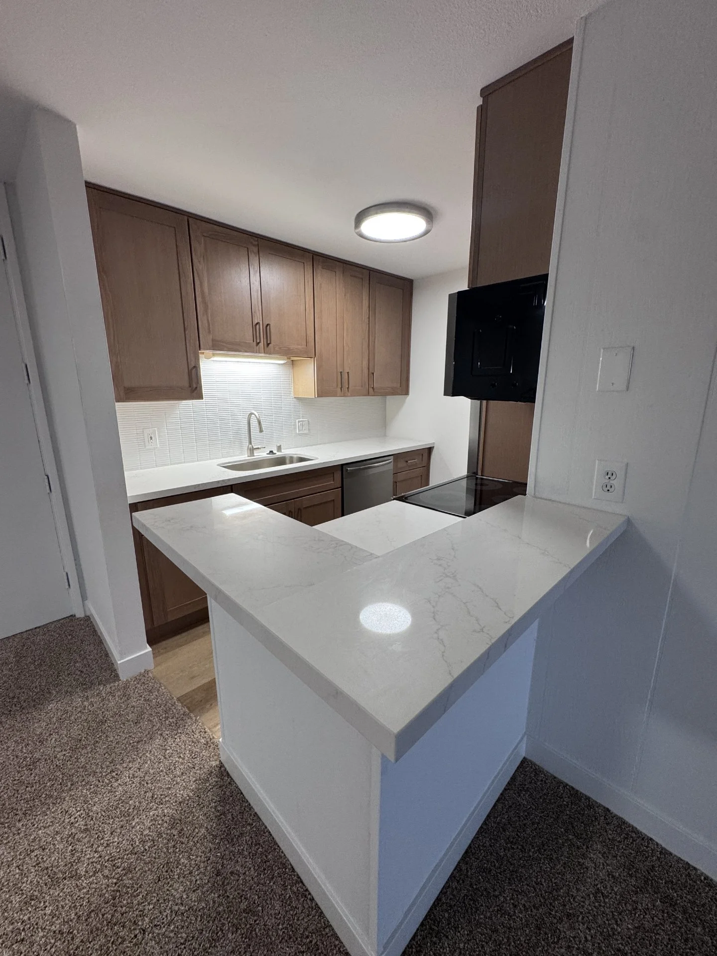 2 bed | 2 bath | 972 sq ft | $2,750/month 🏠

Top-floor dual master condo now available in The Bluffs, one of Mission Valley's most convenient and well-kept communities. The dual master layout is perfect for roommates or anyone who wants a dedicated 