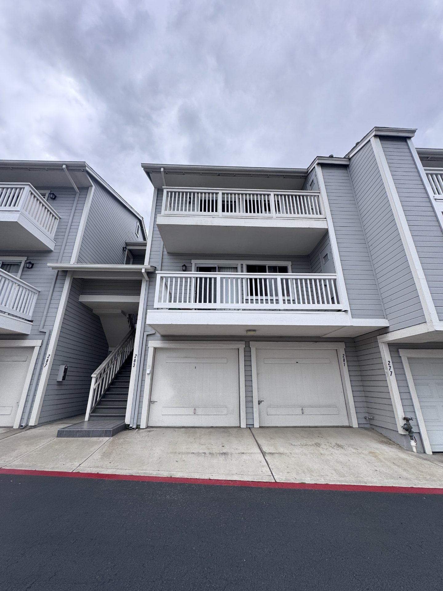 🏡 2 Bed / 2 Bath | 900 sqft | $3,500/mo
📍 283 Mangano Circle, Encinitas CA 92024
📅 Available Now
🚗 Private garage included

Rarely available 3rd-floor condo in West Hampton Cove &mdash; fully refreshed with brand new flooring, fresh paint, granit
