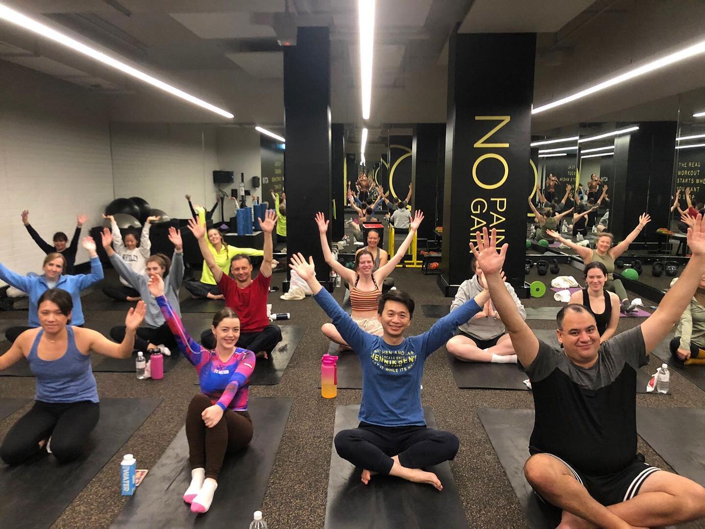 Full house for Yin Yoga at @onefarrer🧘🏽&zwj;♀️ Classes are absolutely pumping!! We had 47 people at @quayquartersydney Pilates class today 🔥 Loving seeing so many people show up for themselves!!! #health #worklifebalance #workplacewellness