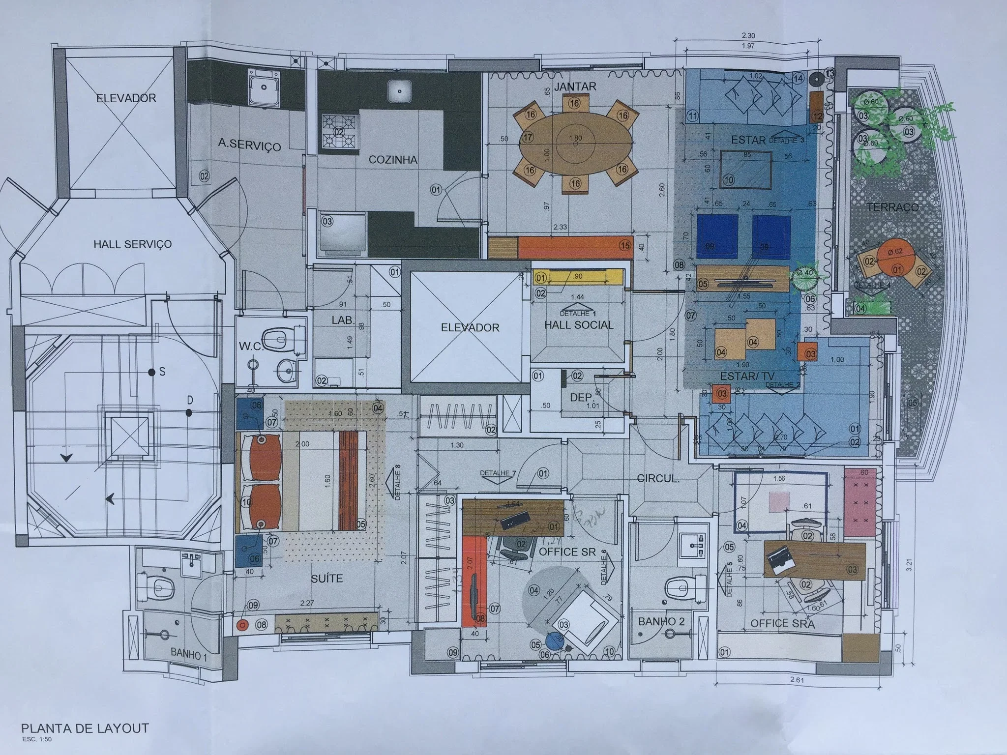 Mudanças estruturais externas: planta, acessos e proporções.
