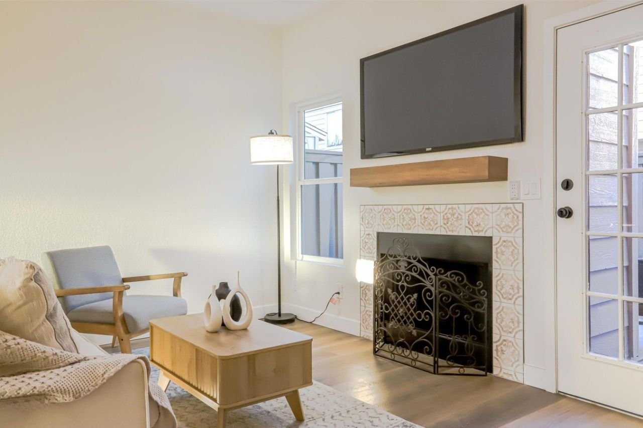 3416 w julie dr unit 1 (5).jpg