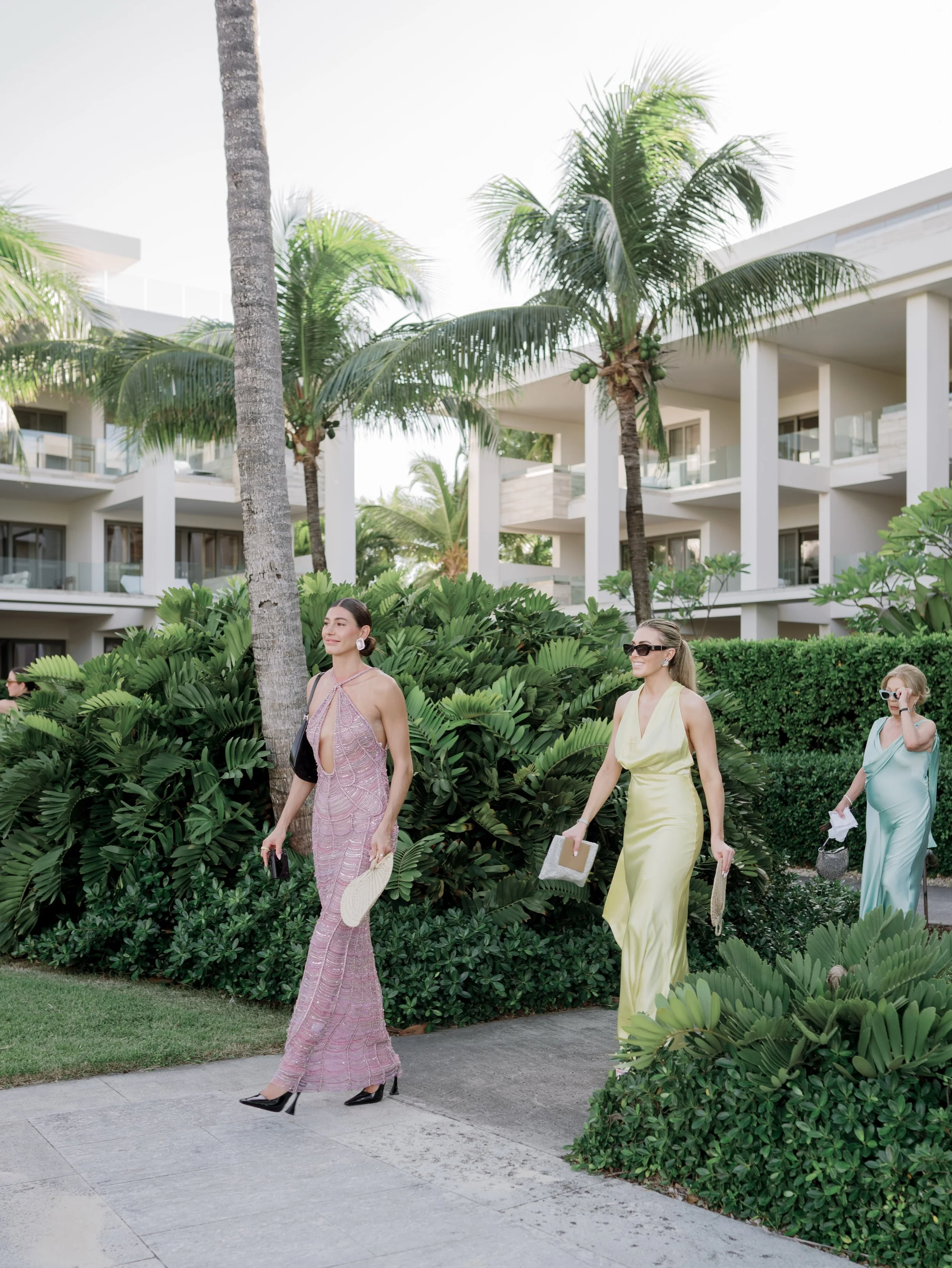 A thank you letter to the guests that understand the assignment

Planning &amp; Design: @lscottevents
Photography: @tracyburchphotography 
Videography: @hugoallard
Content Creator: @fleurhousesocial
Wedding Venue: @fsanguilla @fourseasons
Hair &amp; 