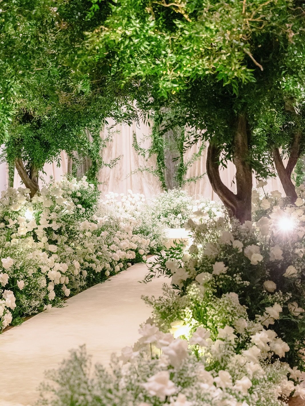 A transformation worth the reveal. A reaction worth the wait.

Swipe to the end for the moment Jen &amp; Mike saw their Italian ceremony come to life.ceremony.

@Lscottevents 
@vincenzodascanio 
@daniloandsharon 
@beautylivery 
@fstaormina 
@lionserv