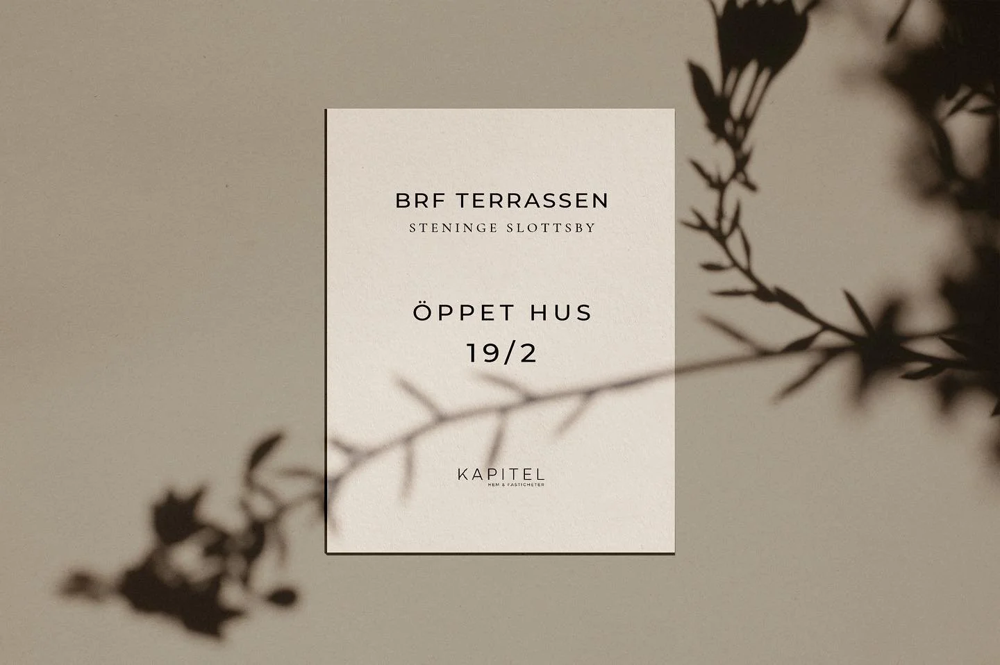 Nu &auml;r bost&auml;derna i BRF Terrassen inflyttningsklara och det vill vi fira med att v&auml;lkomna er p&aring; &ouml;ppet hus 🏘️
&nbsp;
P&aring; plats hittar du oss fr&aring;n Kapitel Hem &amp; Fastigheter, v&aring;r entrepren&ouml;r @modgroup.