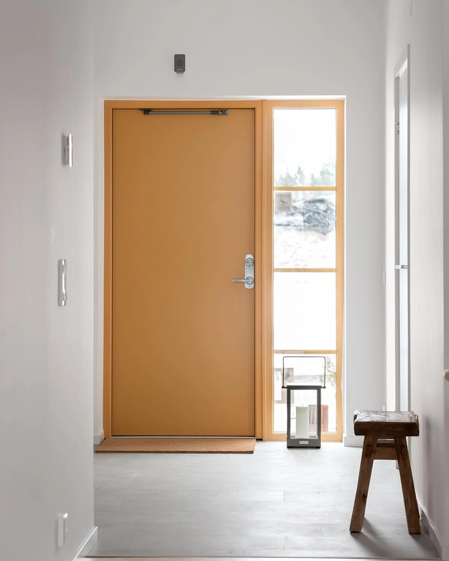 V&auml;lkommen till en rymlig och praktisk hall i BRF Terrassen ✨

Bes&ouml;k g&auml;rna v&aring;rt visningshus p&aring; Gyllenstiernas All&eacute; 115 🤍

Kontakta m&auml;klare Sami f&ouml;r tidsbokning
Sami Uzunkaya
sami.uzunkaya@lansfast.se
0735 6