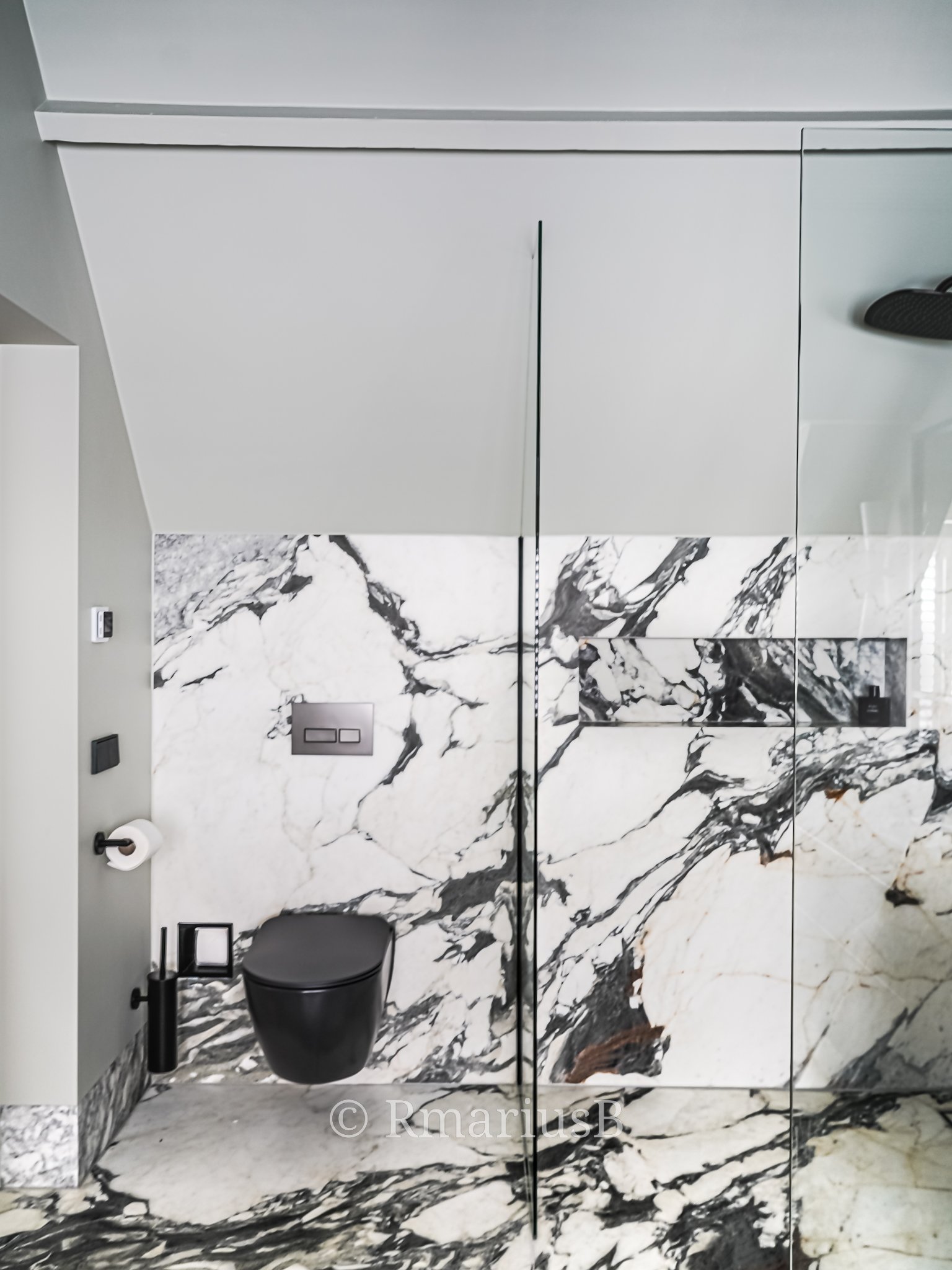 RmariusB Even Eleven Bathroom 12.jpg