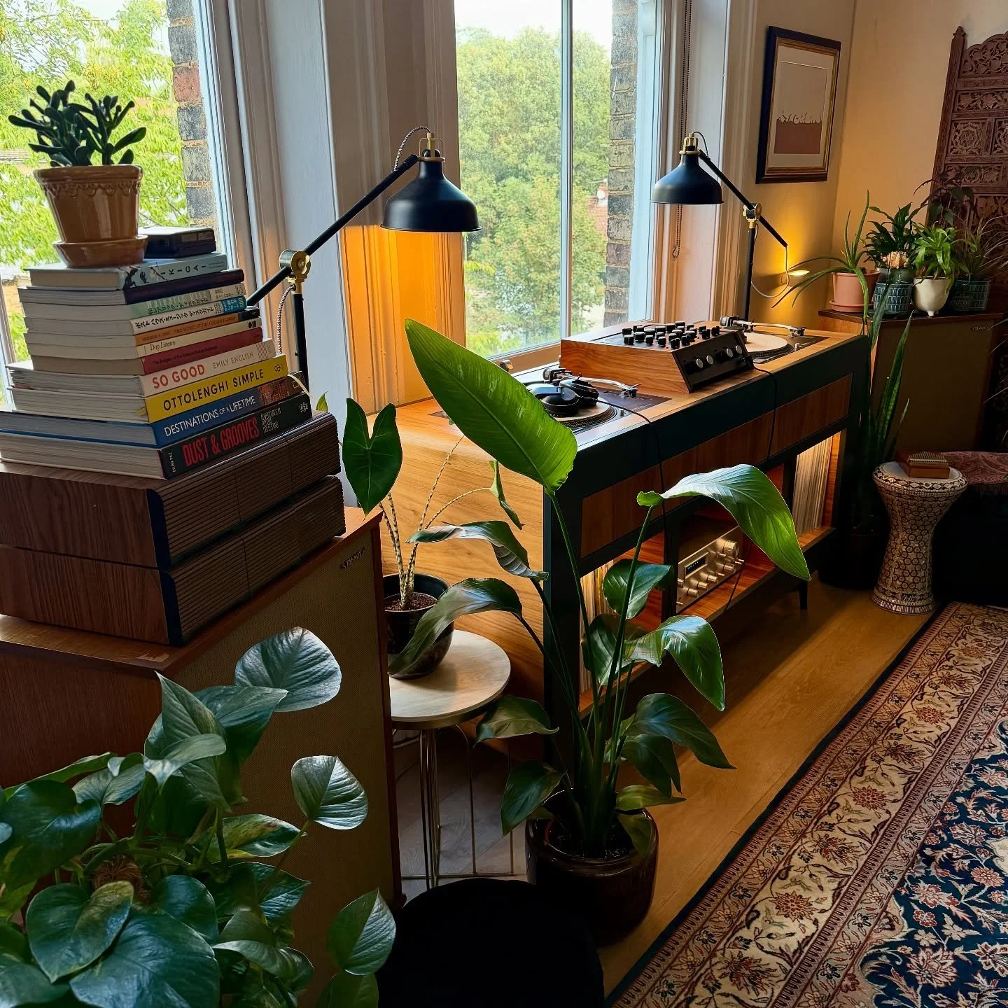 It&rsquo;s good to be home 🏠 
.
.
.
.
.
.
.
.
.
.
.
.
.
.
.
.
.
.
.
.
#djsetup #audioporn #vinylgram #interiordesign #musicislife #aesthetic #houseplants #love
