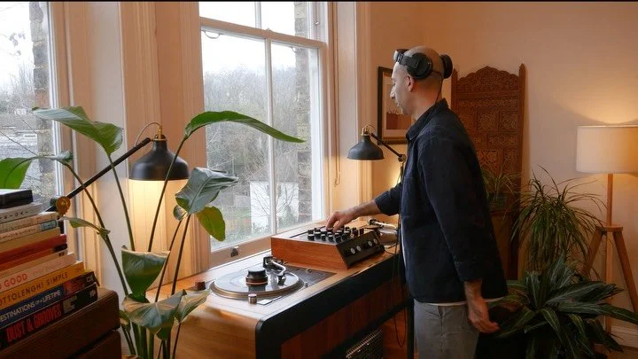 🇩🇿 Notes from Algeria 🇩🇿

Episode two of Distant Echoes explores rock, ra&iuml; and Kabyle music from Algeria &mdash; a country with deep roots that rarely receives proper attention.

Each record was chosen for its authenticity and psychedelic ed