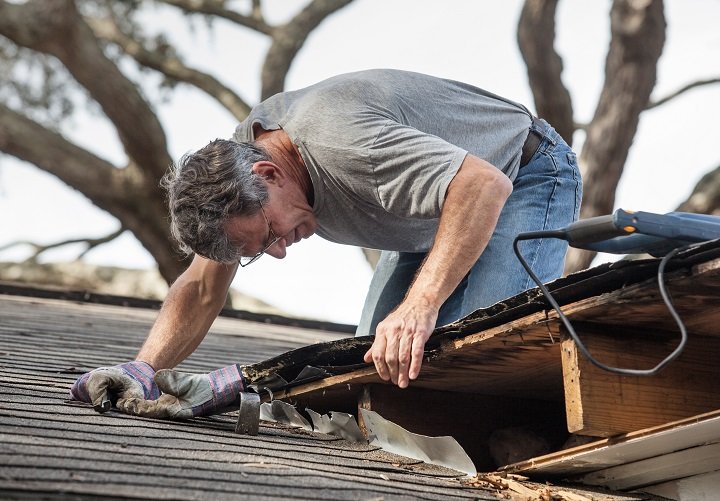 4 Warning Signs of Roof Damage You Should Know
