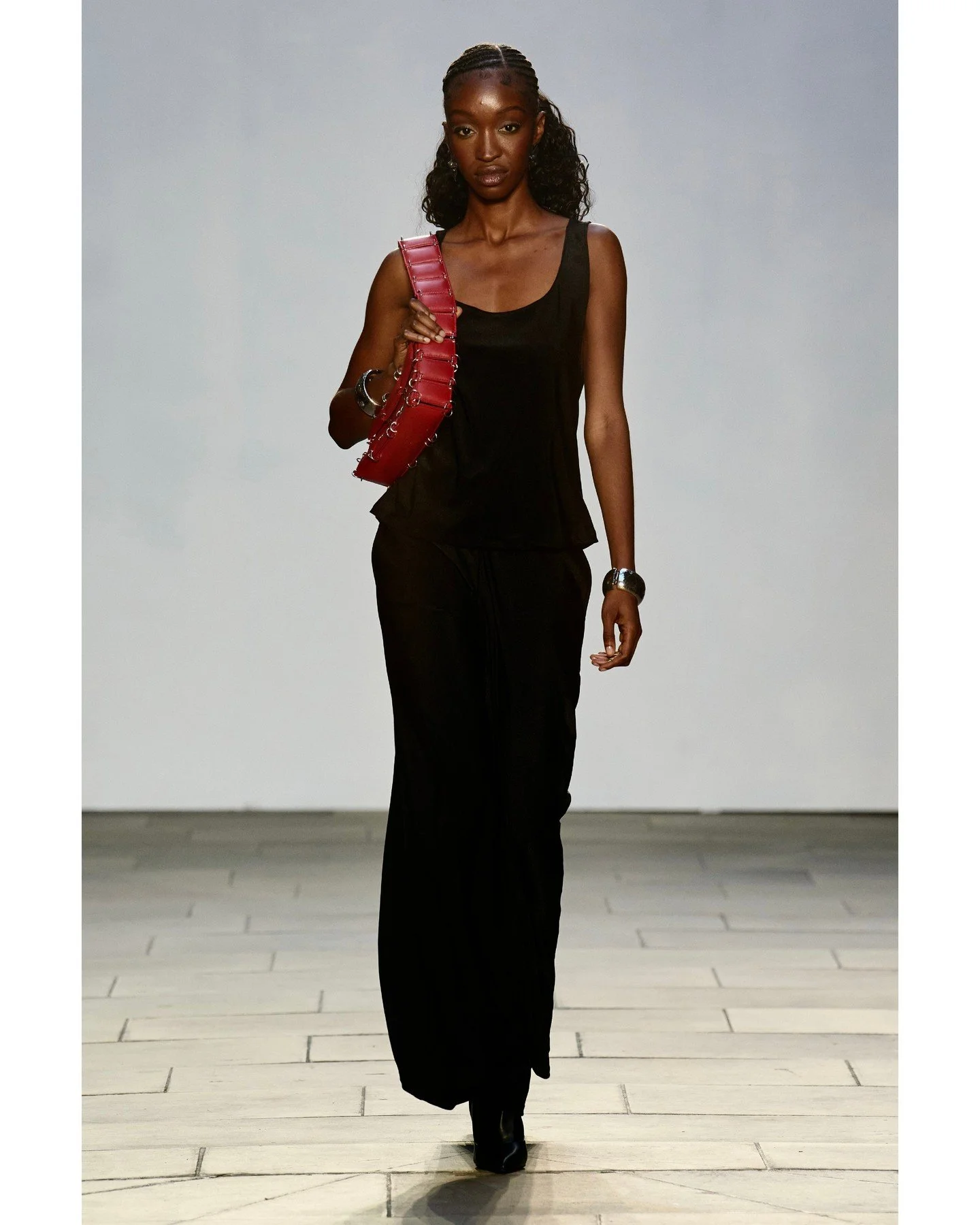 By treating handbags as sculptural objects that come alive when worn, RIYSYS demonstrated how fashion accessories can echo identity and movement. The show highlighted the power of design to carry memory, presence, and individuality in every fold and 
