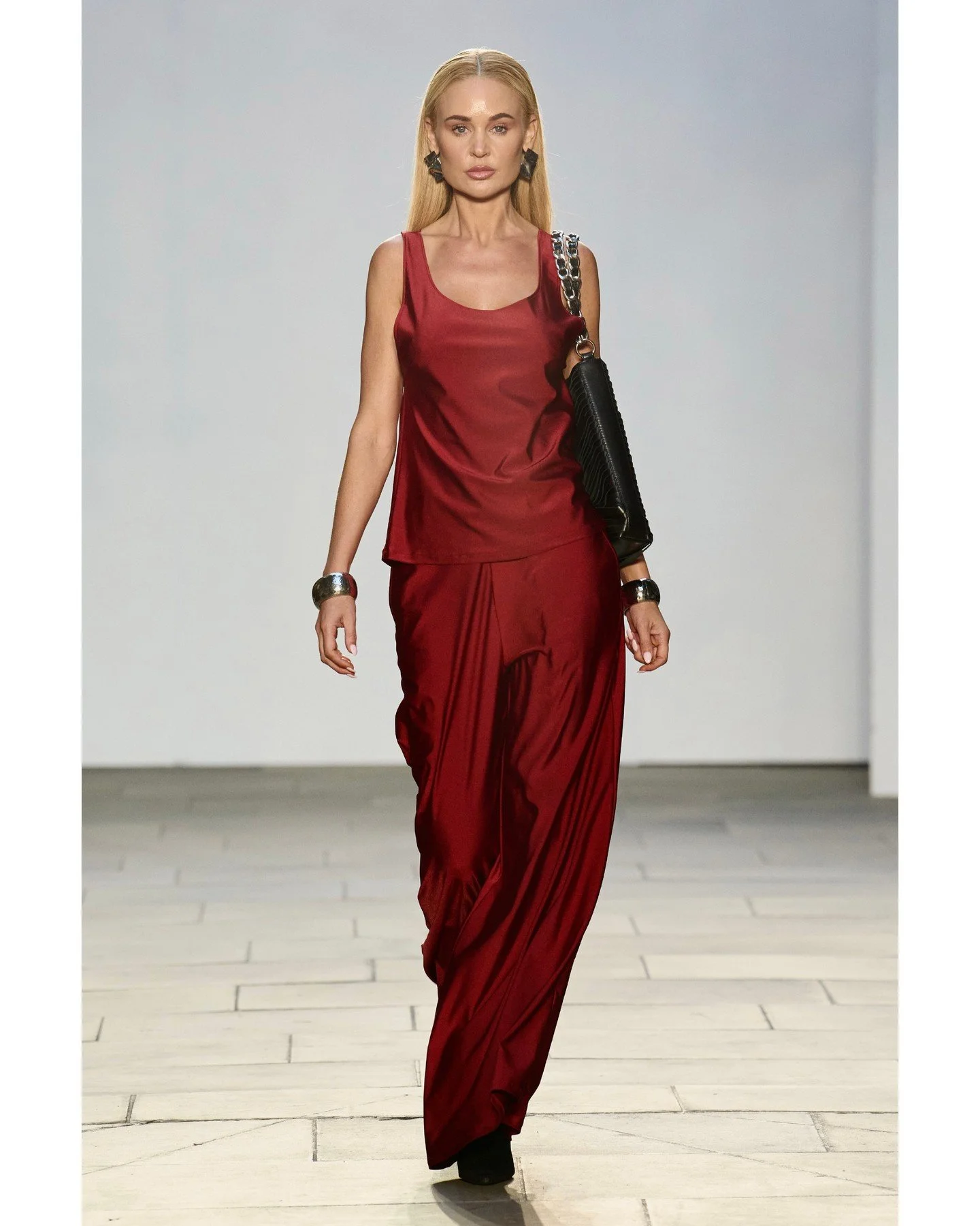 The bags drew inspiration from the sharp corners, soft folds, and negative spaces of the cities the designer has lived in. Architectural forms were softened by artisanal detail, creating silhouettes that were at once bold and minimal, timeless and co