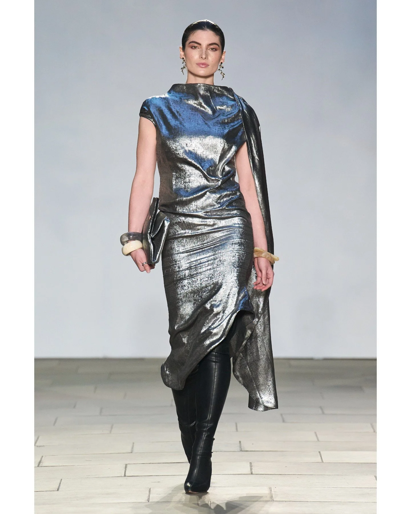 This season, the brand explored the paradox of eternity and impermanence, a theme reflected in every garment.