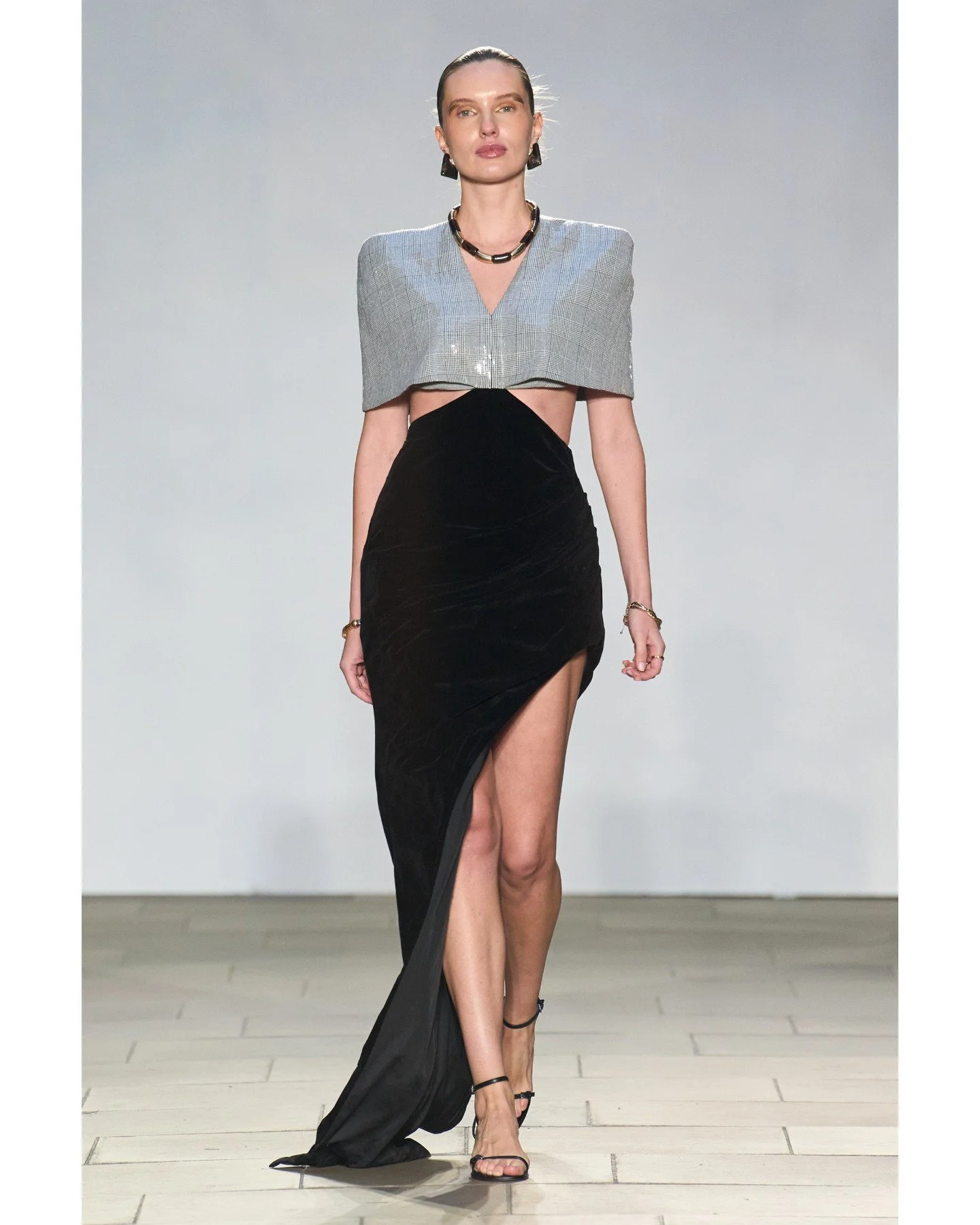 These combinations created garments that were both delicate and powerful, soft and architectural.