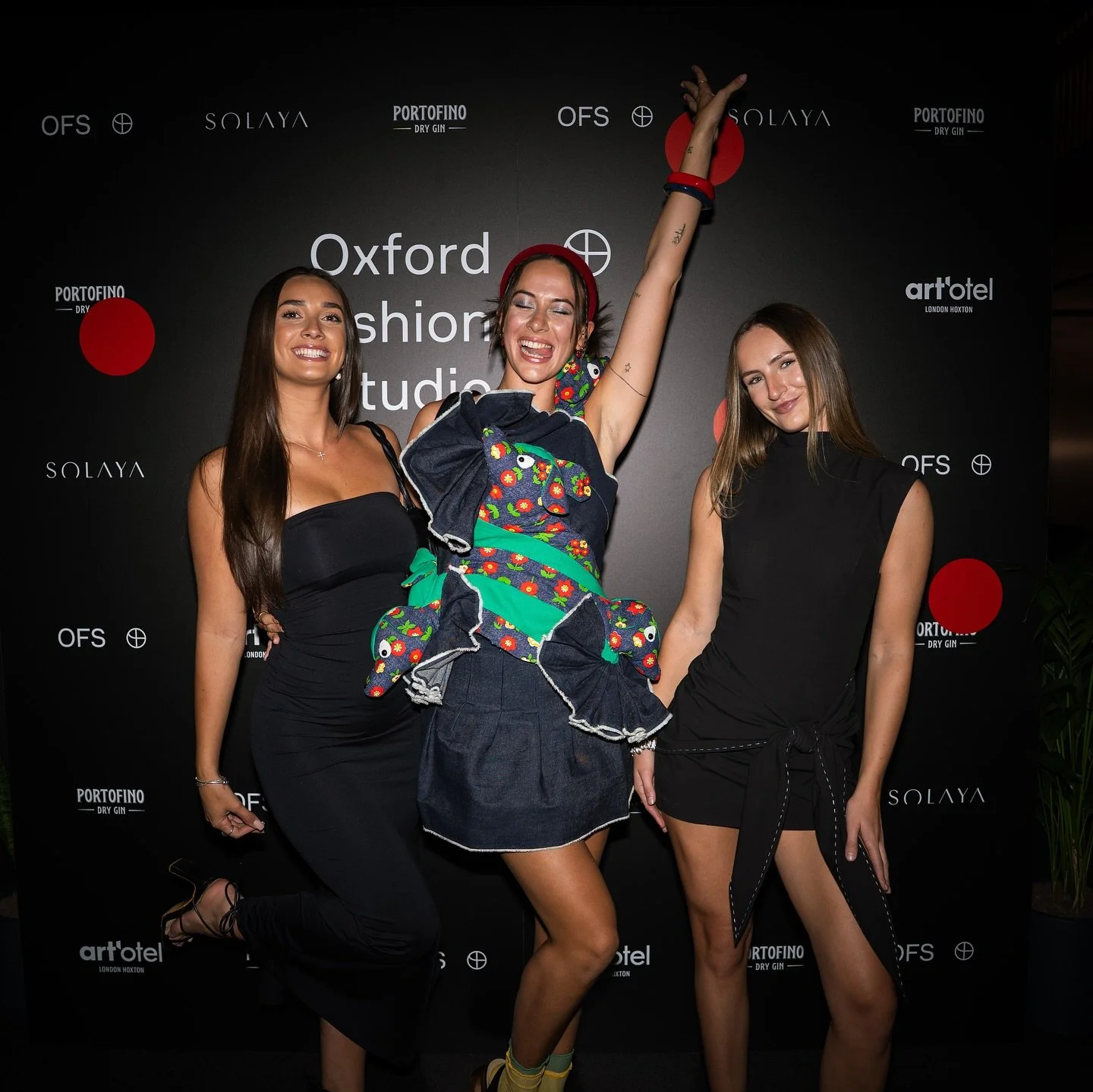After-party glamour ✨ Ten years of OFS, celebrated in style &hellip;.

1/3

#oxfordfashionstudio #lfw #ofs #partyseason