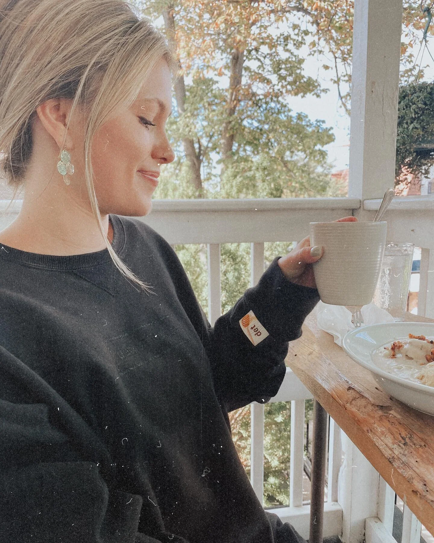 sweeet sunny saturday in september. 

say that three times fast 🥴

this morning we had ourselves a little date over at honey bees in frankenmuth, MI. a friend of mine recommend this place to us months ago &amp; i was dying to make a trip out here &a