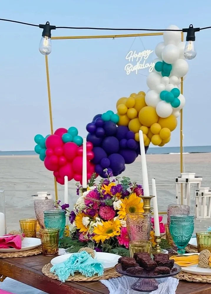 Balloon Garland | $150
Prices starts at 6ft 