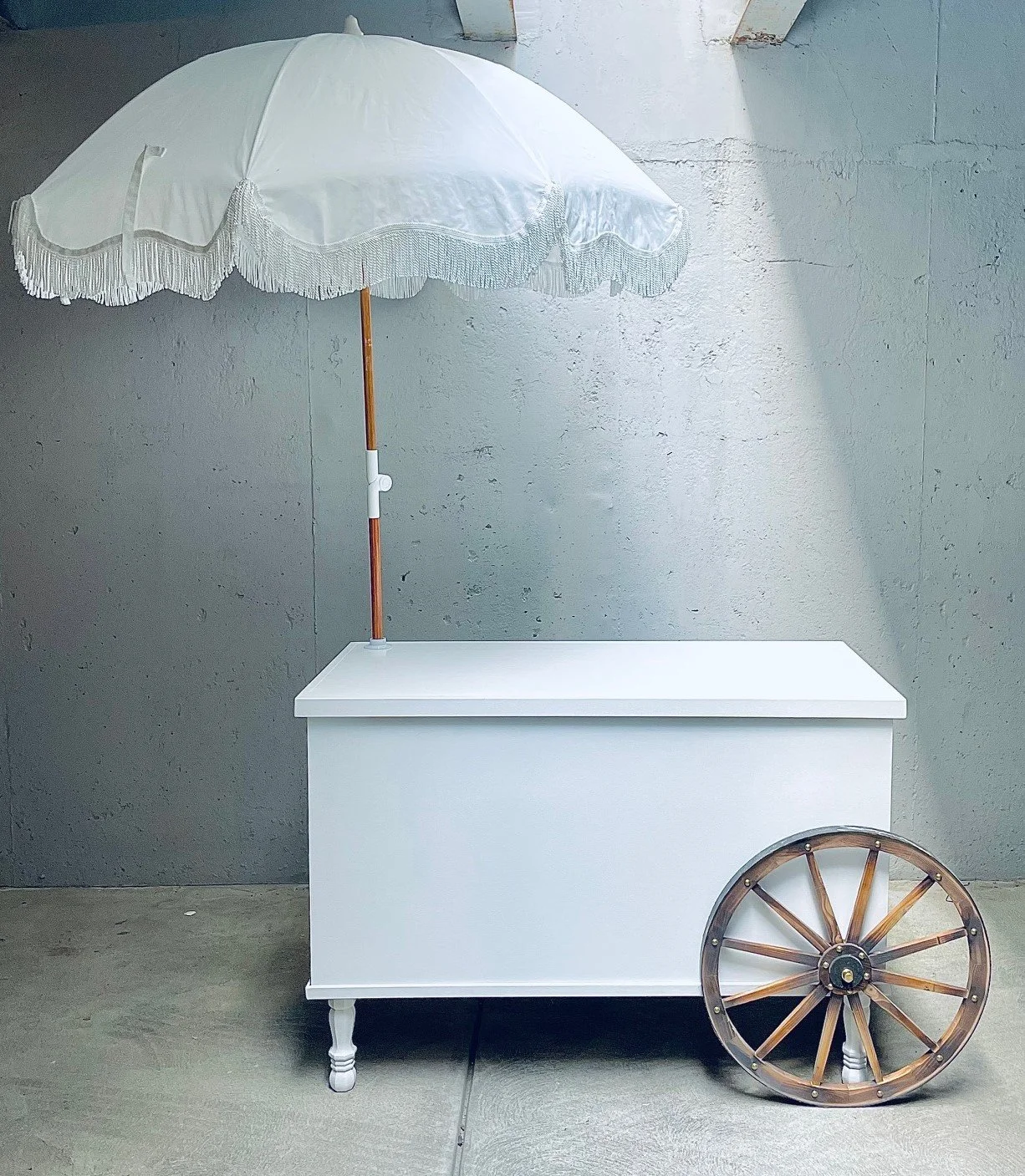 Prosecco/Flower Cart | $500
Collapsible cart. Not available on beach