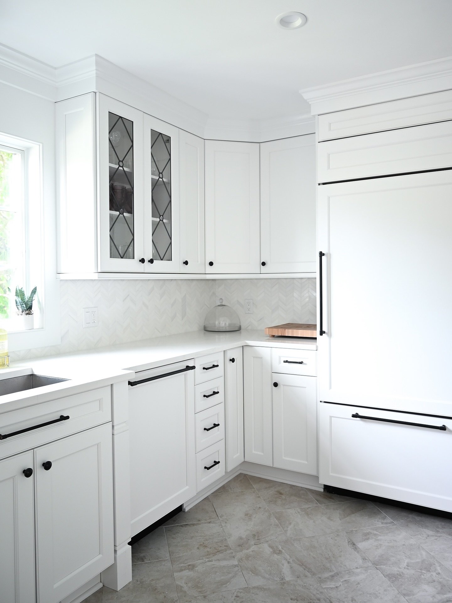 Revisiting our Harvest Lane Kitchen renovation. 

We absolutely loved this project and the transformation we were able to accomplish. To open up the space we knocked down the wall dividing the kitchen from the dining room to create an open floor plan