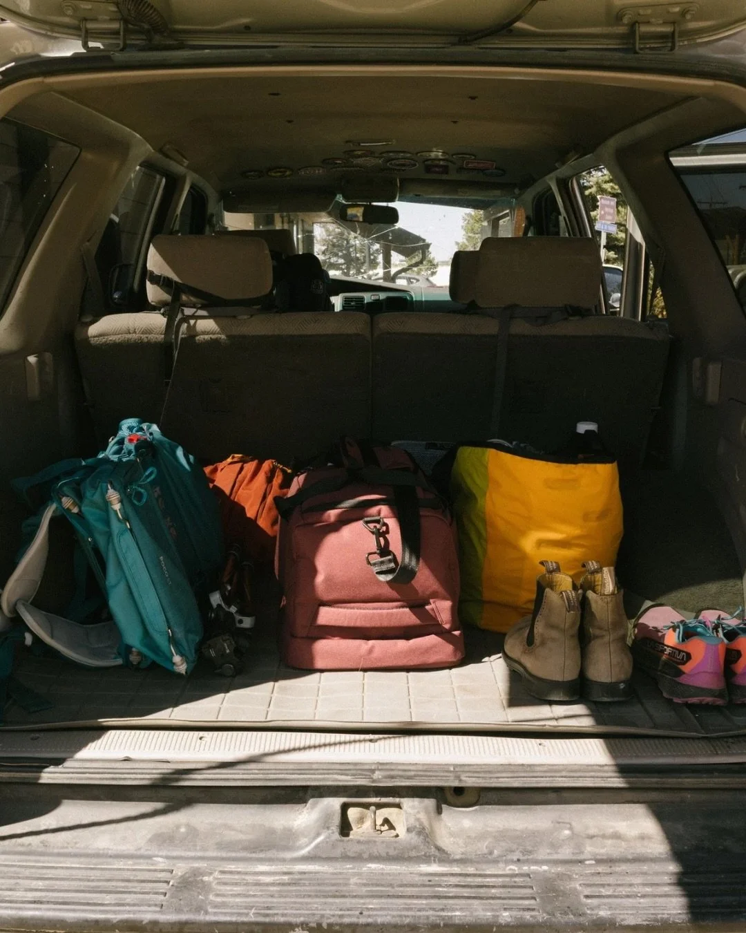 this month, we snuck away for the weekend to westcliff, trying to find a break in our routine and get the small person out of the house. every spring, i get the itch to hit the road and this was the perfect little trip.

i was really stoked to partne