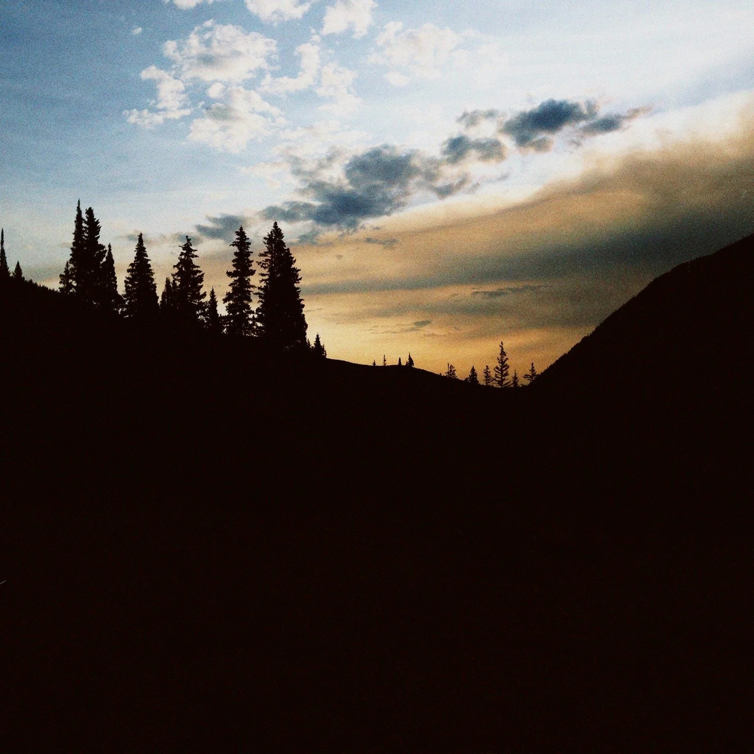 this trail was so stunning, especially as the sun rose and the cold morning faded. finding little gems like this is my favorite part of living in colorado.

sometimes, i forget how lucky i am to be able to explore these areas on my own feet. but as s